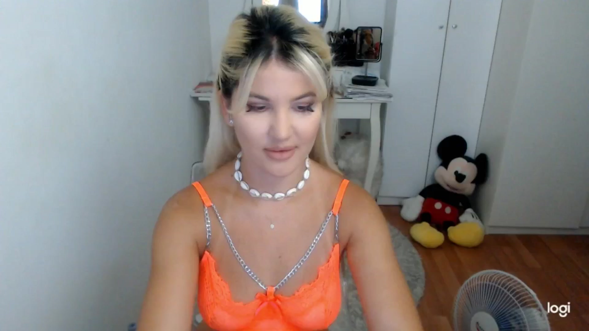 Gallery image thumbnail from SummerJewel's myfreecams stream on, 08/08/2025, 08:32 image 2 of 20