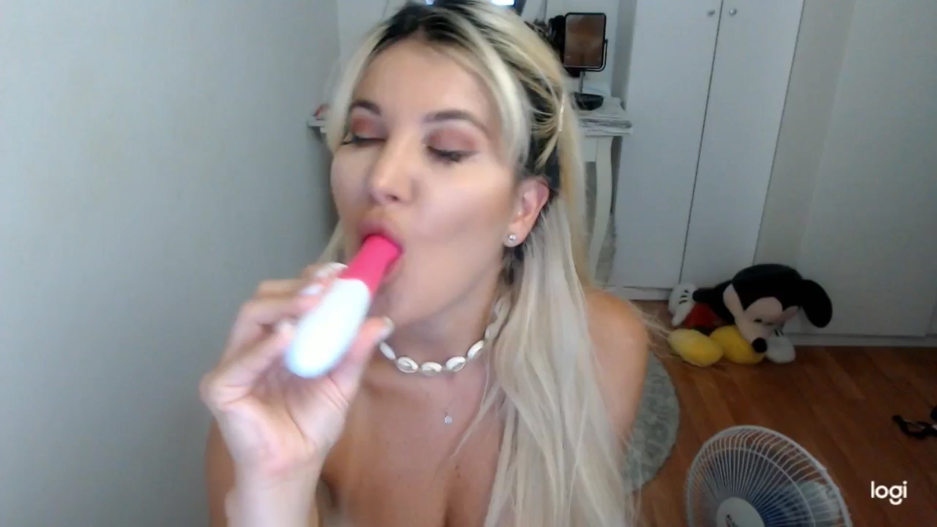 Gallery image thumbnail from SummerJewel's myfreecams stream on, 08/09/2025, 08:40 image 20 of 20