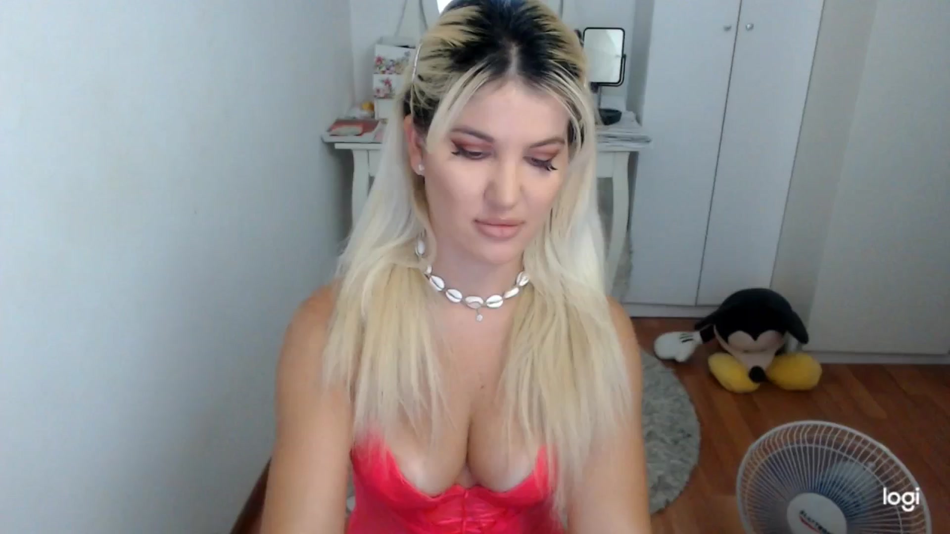 Gallery image thumbnail from SummerJewel's myfreecams stream on, 08/10/2025, 08:51 image 2 of 20