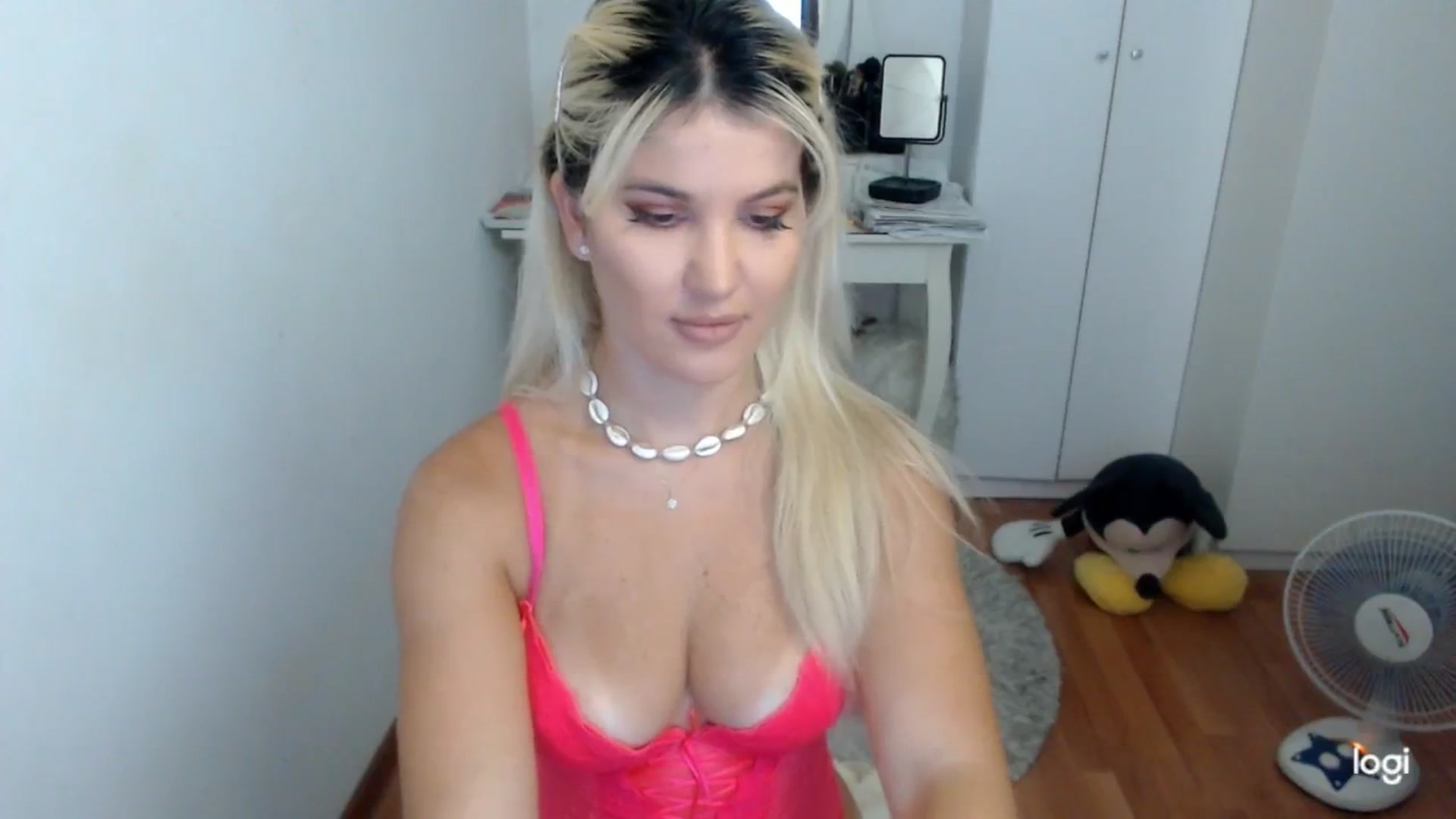 Gallery image thumbnail from SummerJewel's myfreecams stream on, 08/10/2025, 08:51 image 7 of 20