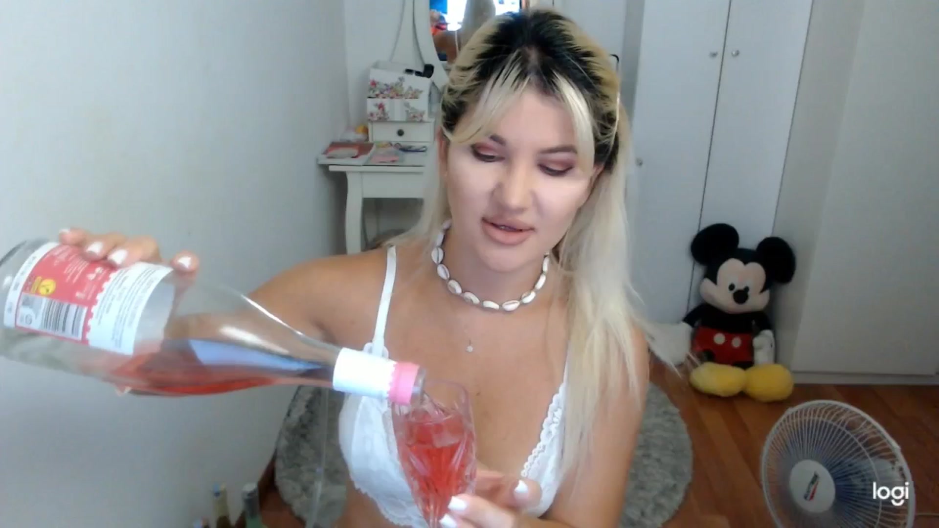 Gallery image thumbnail from SummerJewel's myfreecams stream on, 08/12/2025, 08:52 image 2 of 20