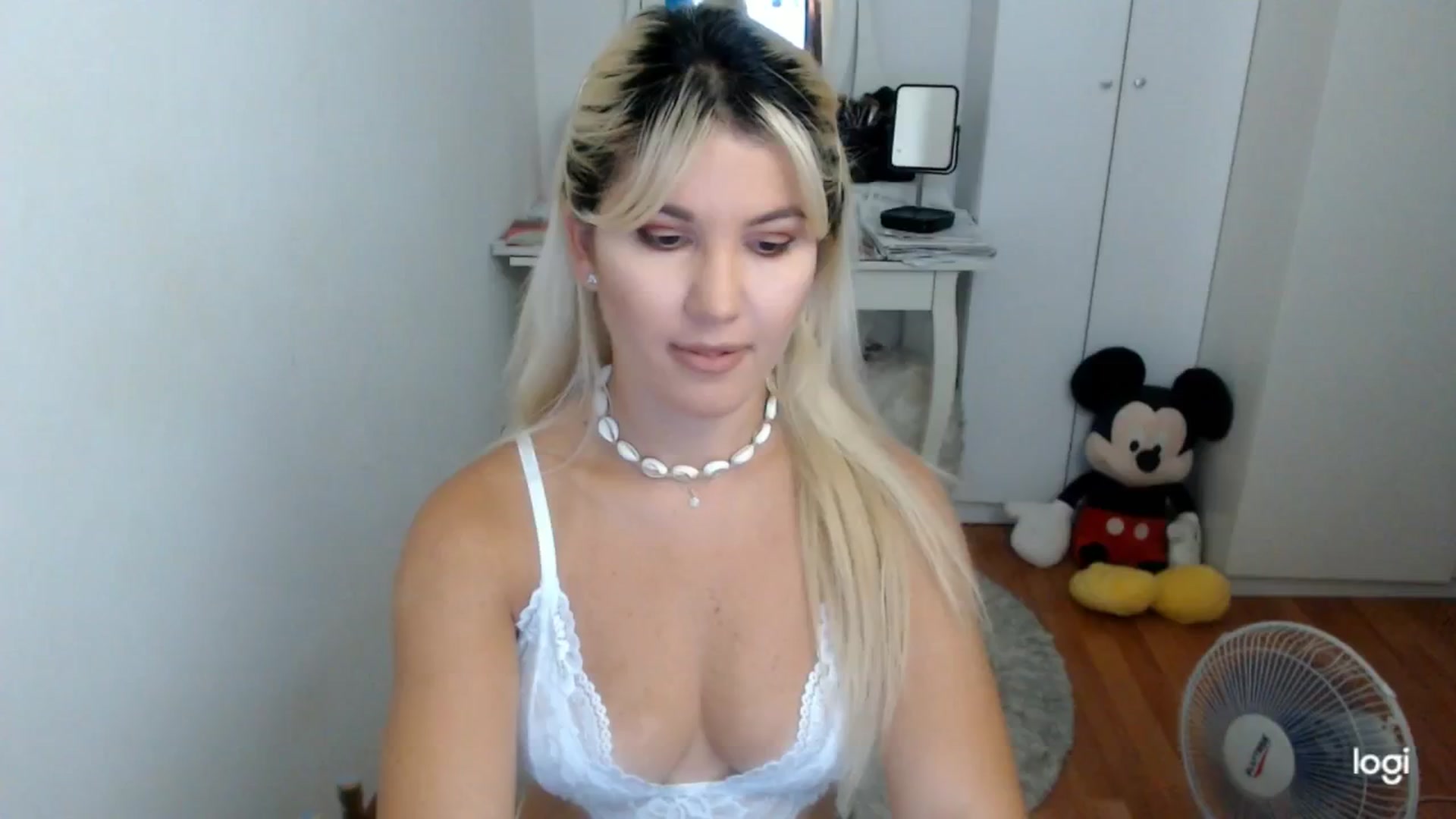 Gallery image thumbnail from SummerJewel's myfreecams stream on, 08/12/2025, 08:52 image 3 of 20