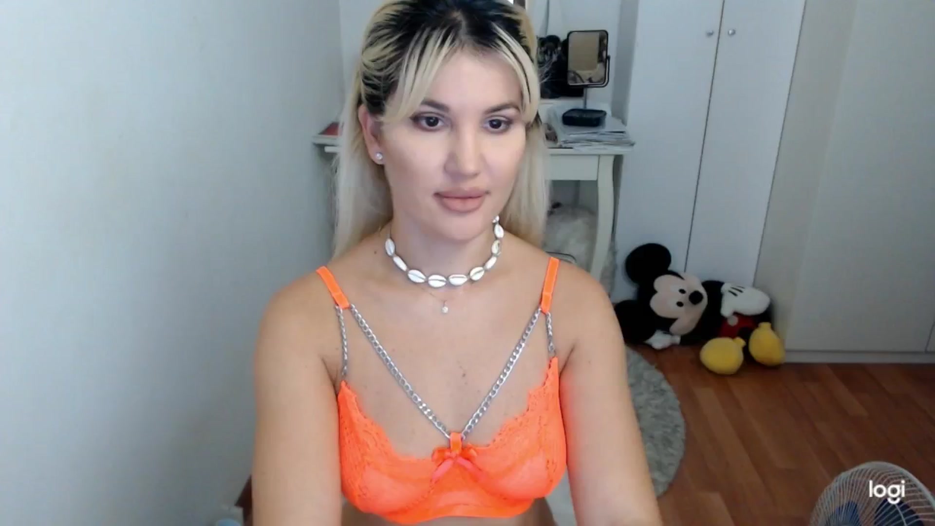 Gallery image thumbnail from SummerJewel's myfreecams stream on, 08/20/2025, 08:42 image 1 of 20