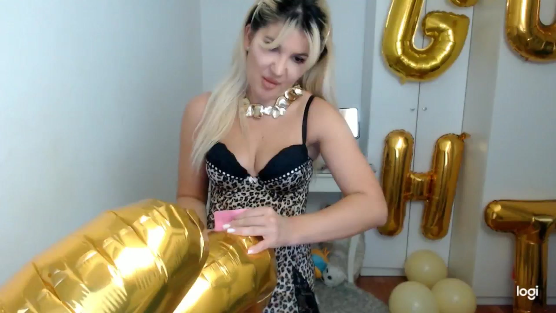 Gallery image thumbnail from SummerJewel's myfreecams stream on, 08/22/2025, 06:15 image 9 of 20