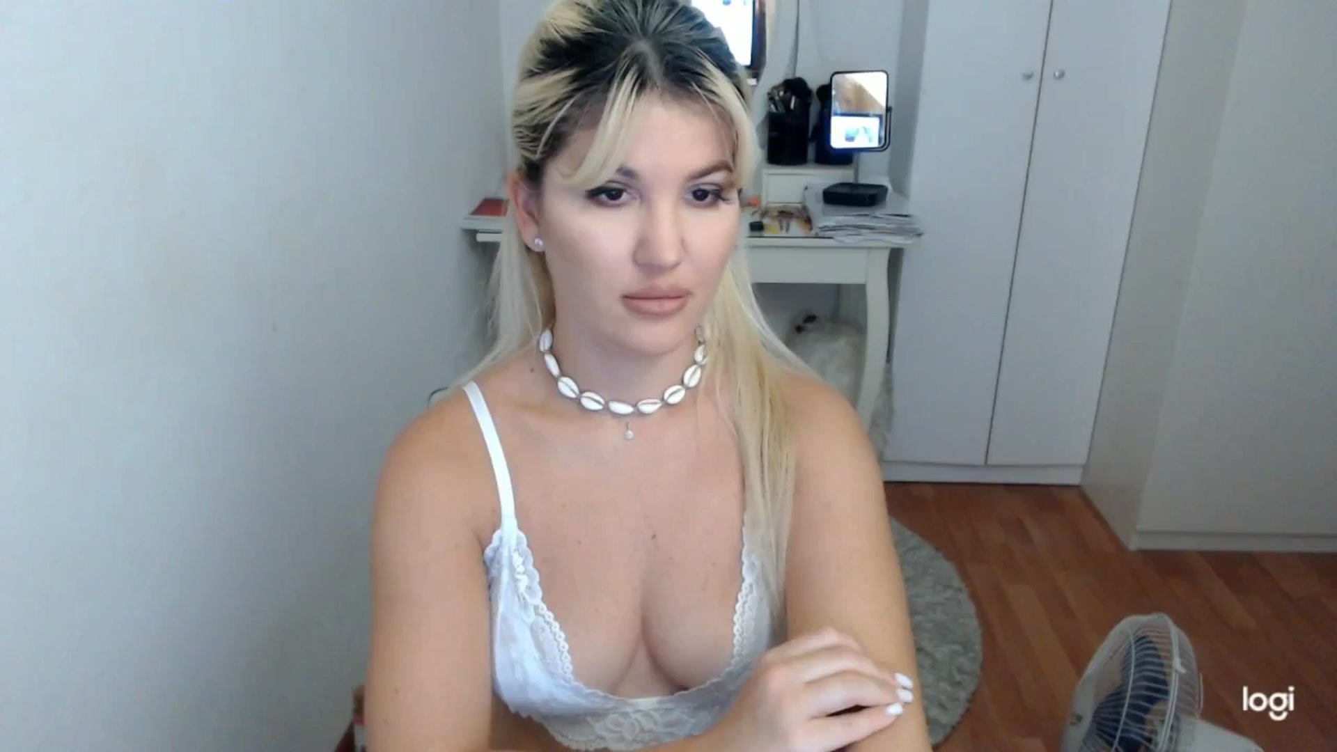Gallery image thumbnail from SummerJewel's myfreecams stream on, 08/24/2025, 06:21 image 1 of 20