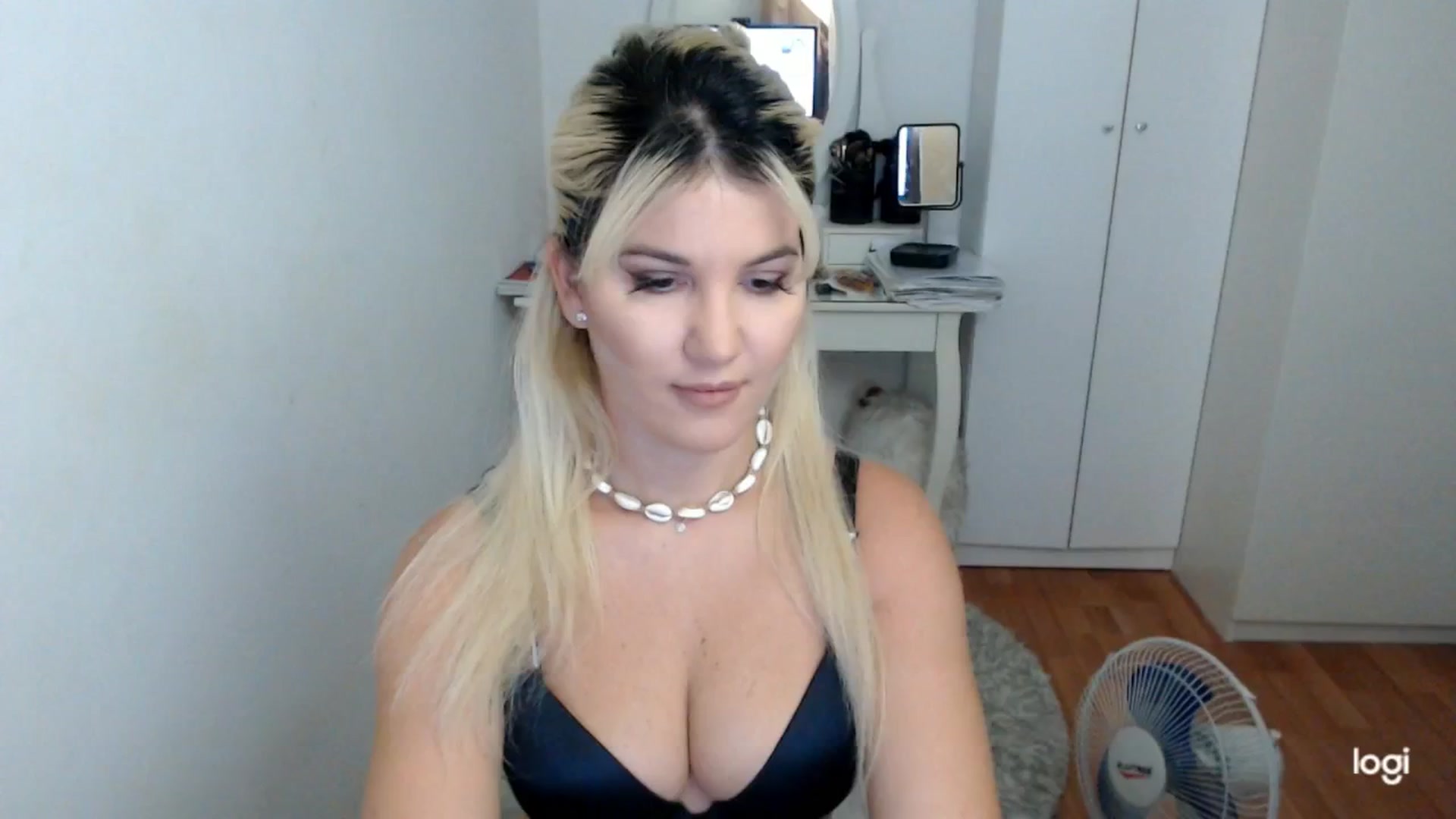 Gallery image thumbnail from SummerJewel's myfreecams stream on, 08/27/2025, 05:52 image 6 of 20
