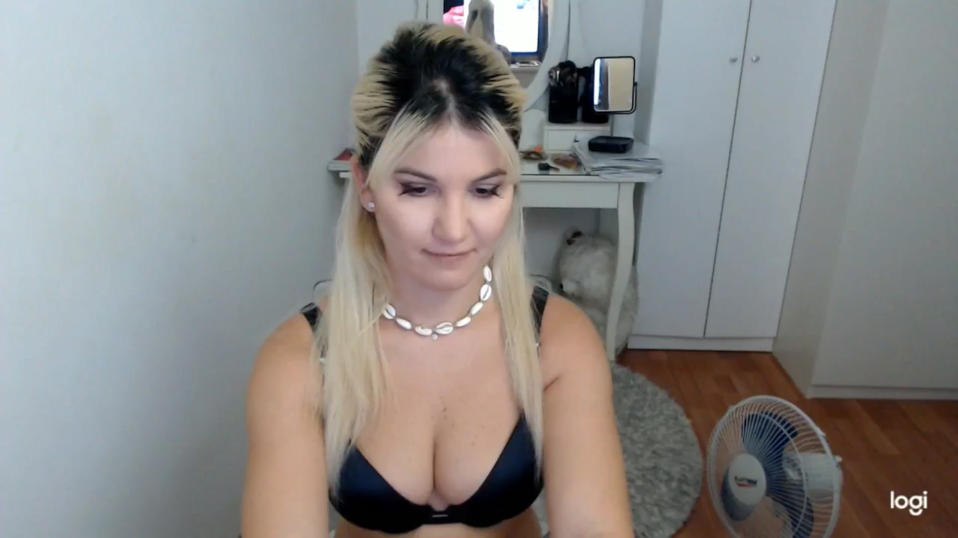 Gallery image thumbnail from SummerJewel's myfreecams stream on, 08/27/2025, 05:52 image 12 of 20