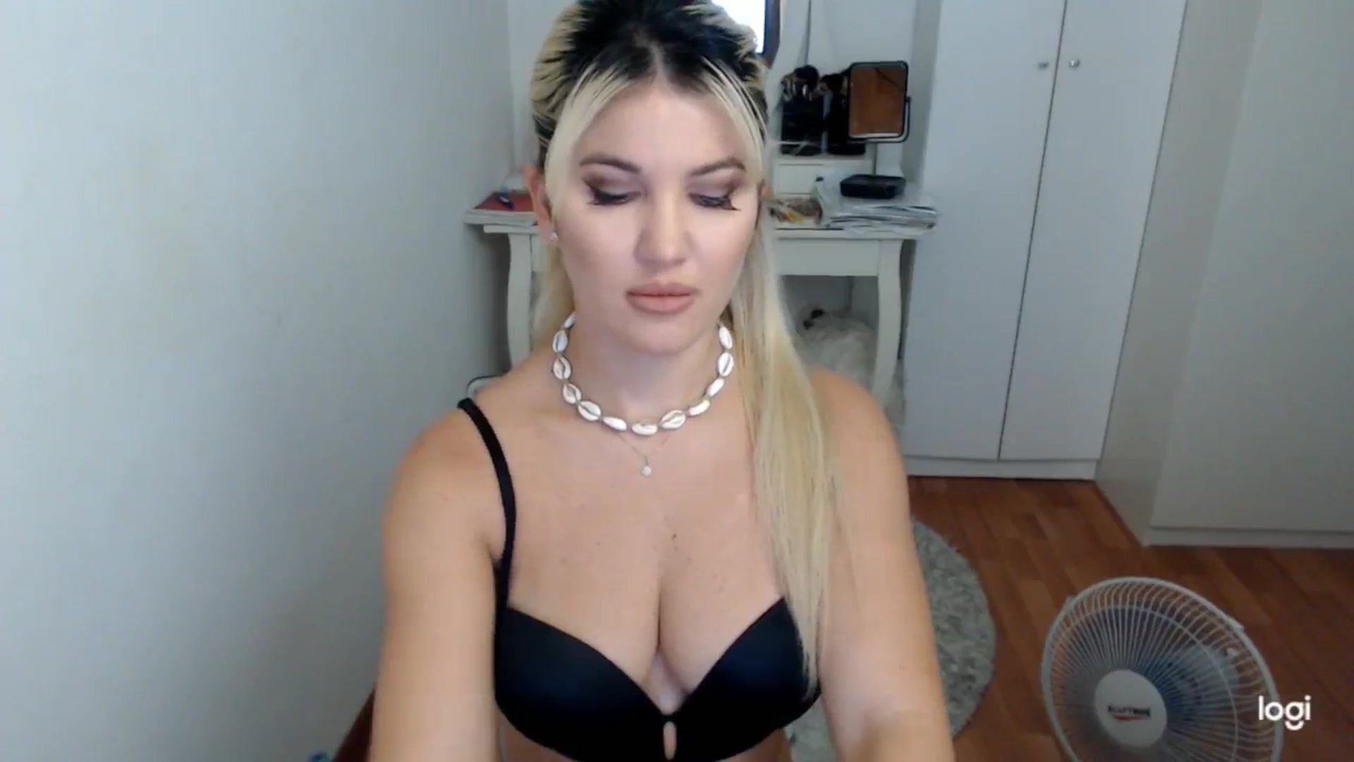 Gallery image thumbnail from SummerJewel's myfreecams stream on, 08/28/2025, 09:00 image 3 of 20