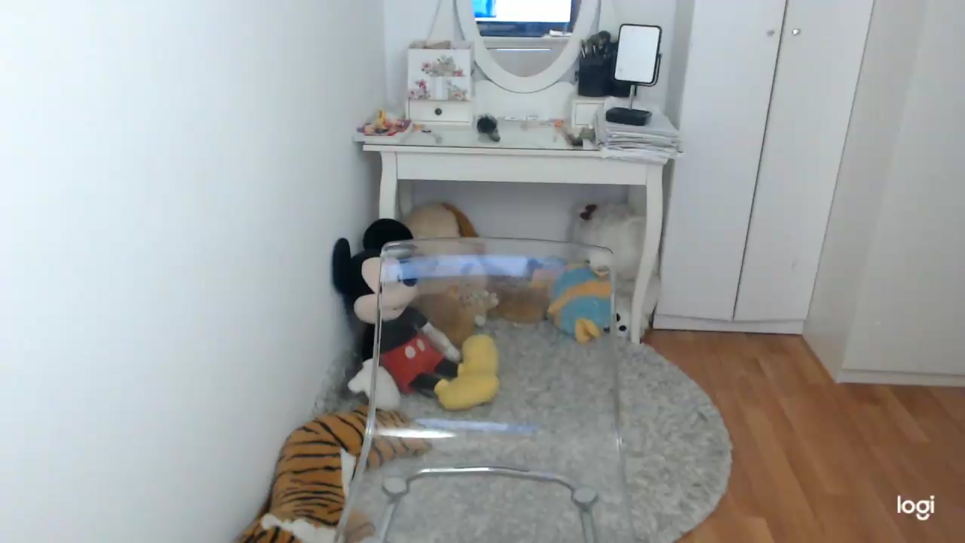Gallery image thumbnail from SummerJewel's myfreecams stream on, 06/16/2026, 08:38 image 1 of 20