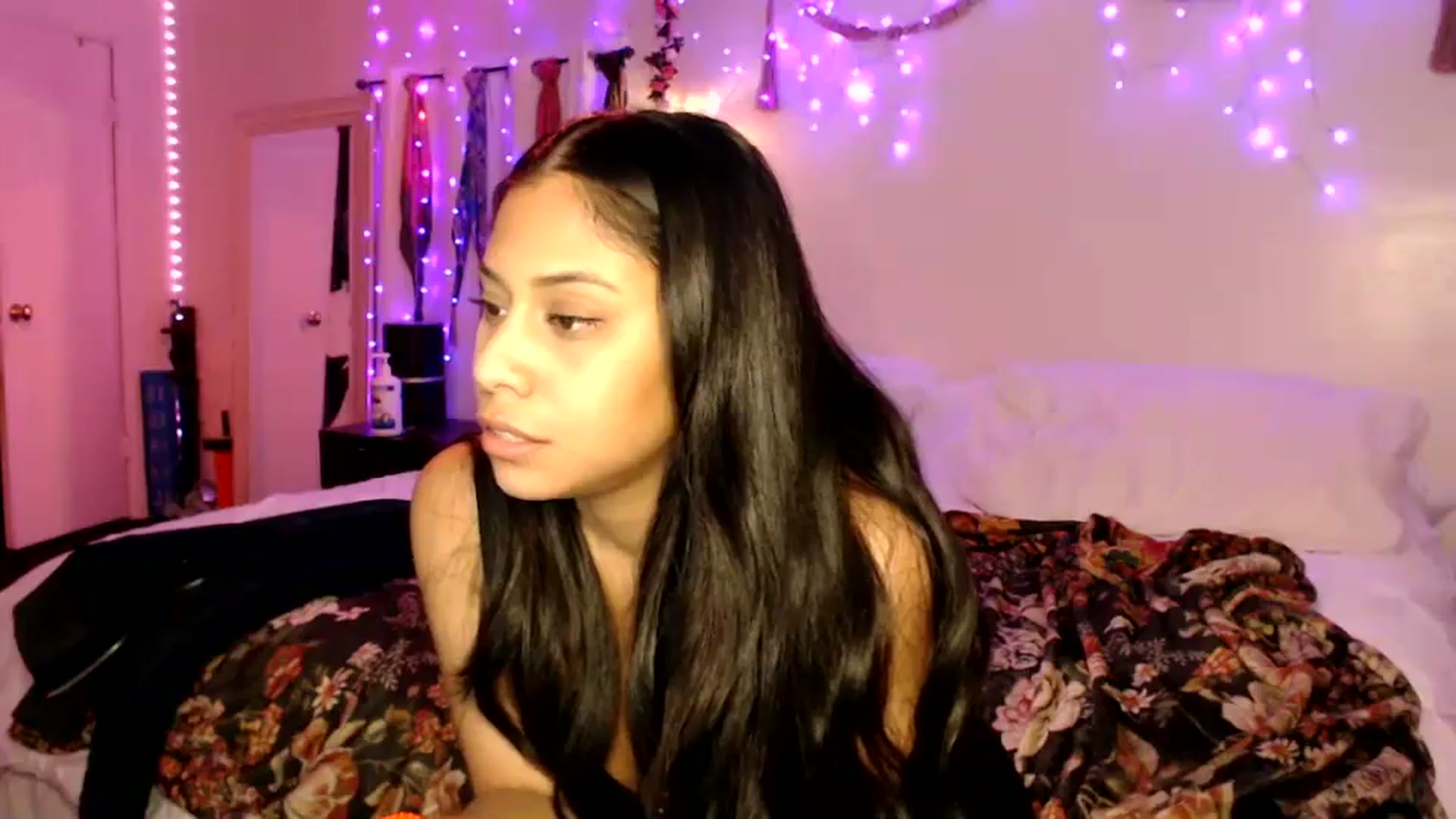 Gallery image thumbnail from SummerRayy's myfreecams stream on, 03/17/2025, 06:04 image 14 of 20