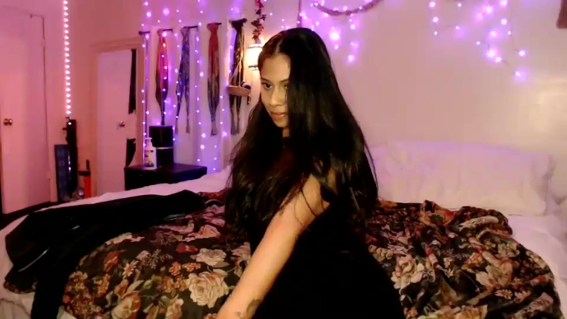Gallery image thumbnail from SummerRayy's myfreecams stream on, 03/17/2025, 06:04 image 6 of 20