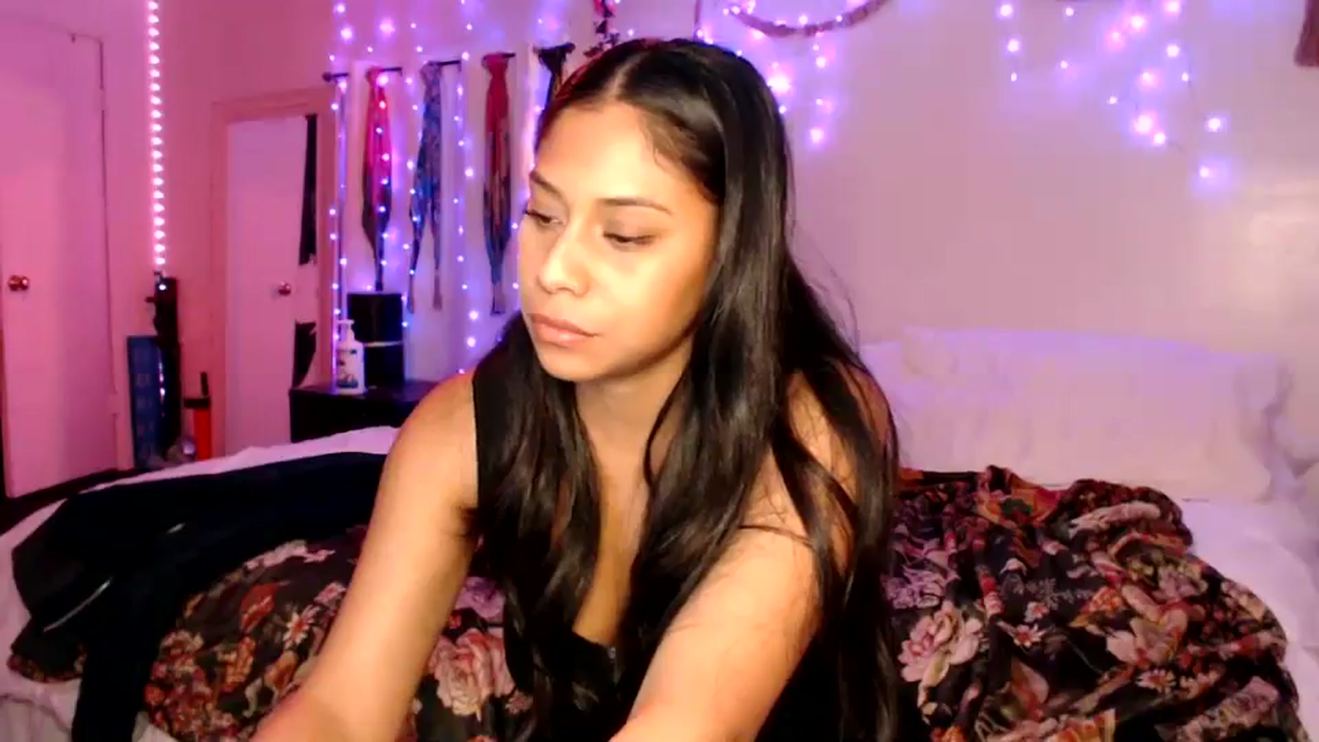 Gallery image thumbnail from SummerRayy's myfreecams stream on, 03/17/2025, 06:04 image 17 of 20