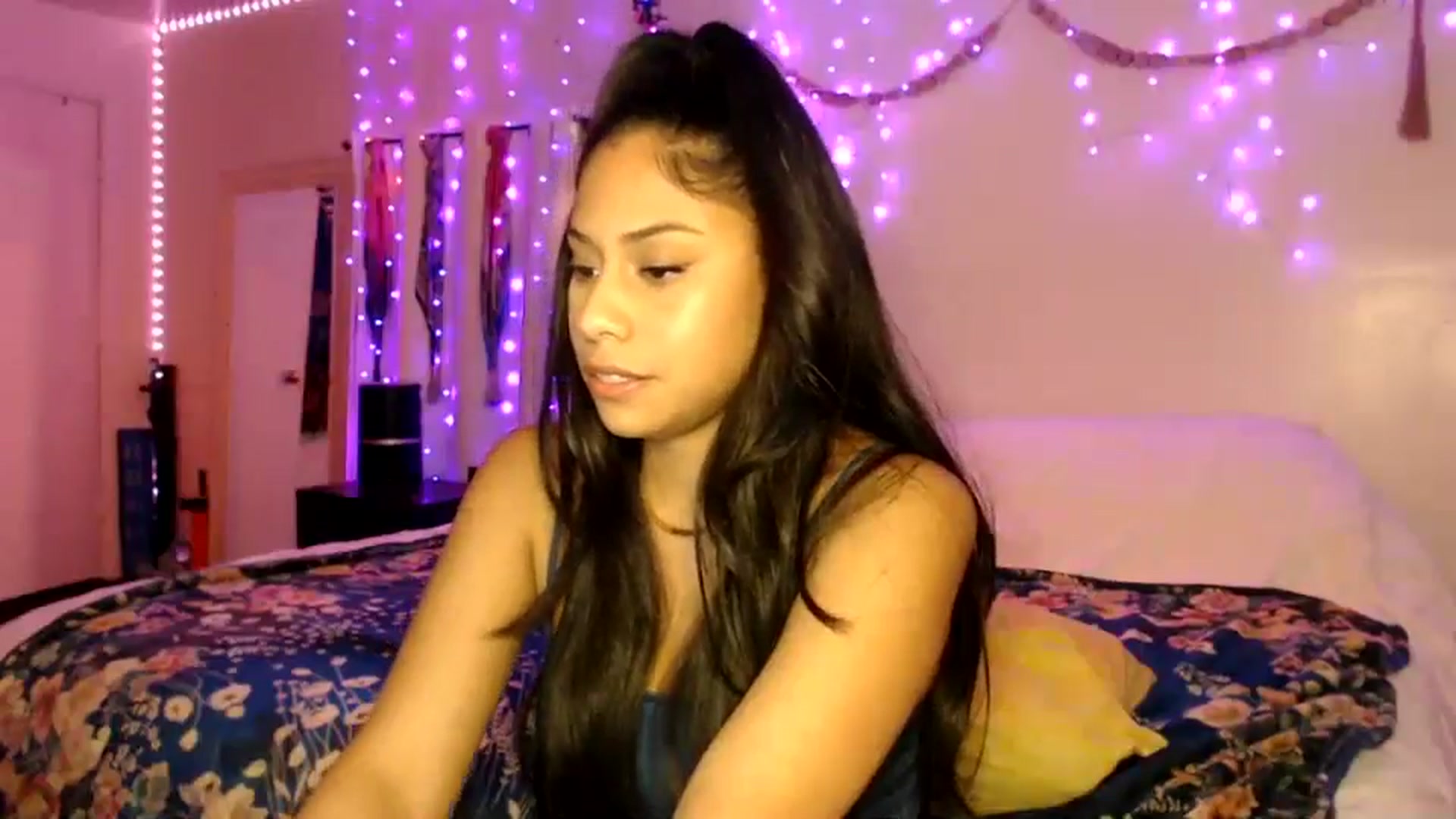 Gallery image thumbnail from SummerRayy's myfreecams stream on, 03/24/2025, 05:00 image 2 of 20