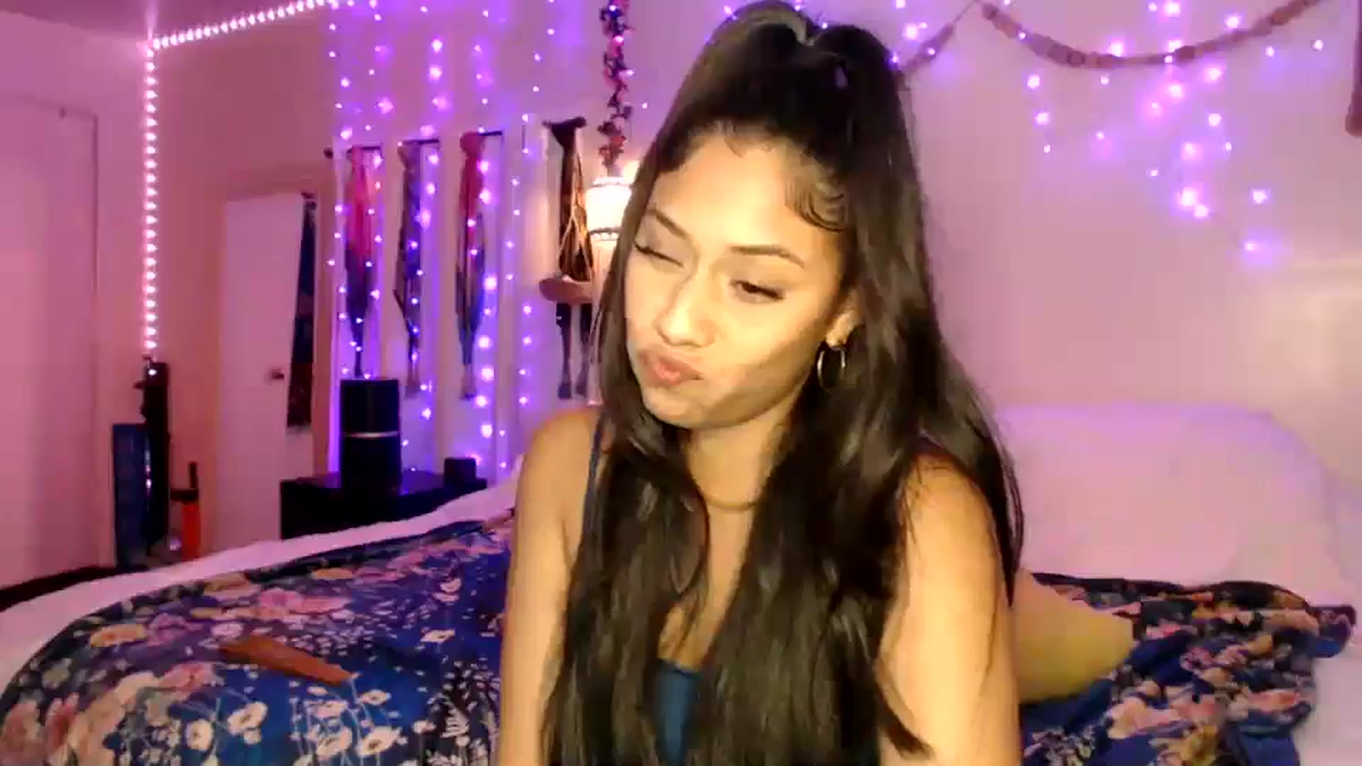 Gallery image thumbnail from SummerRayy's myfreecams stream on, 03/24/2025, 06:43 image 4 of 20