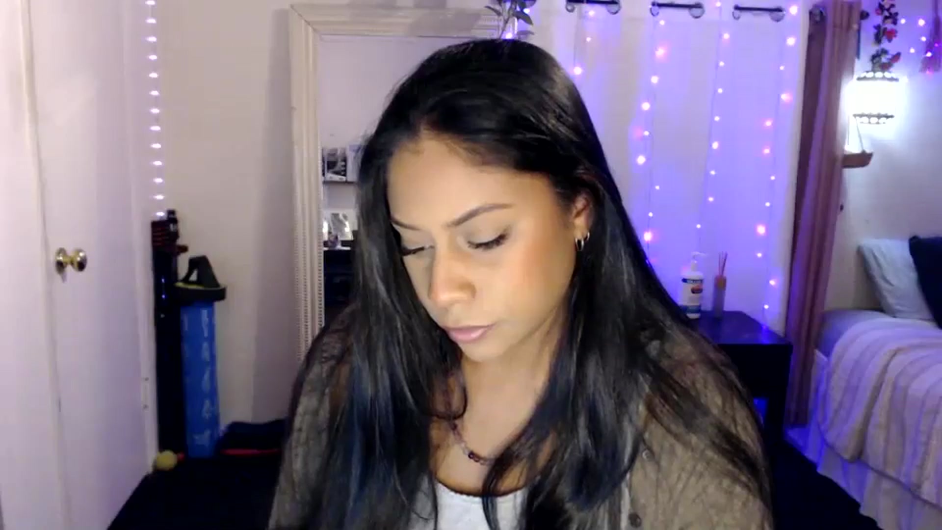 Gallery image thumbnail from SummerRayy's myfreecams stream on, 10/14/2025, 01:06 image 13 of 20
