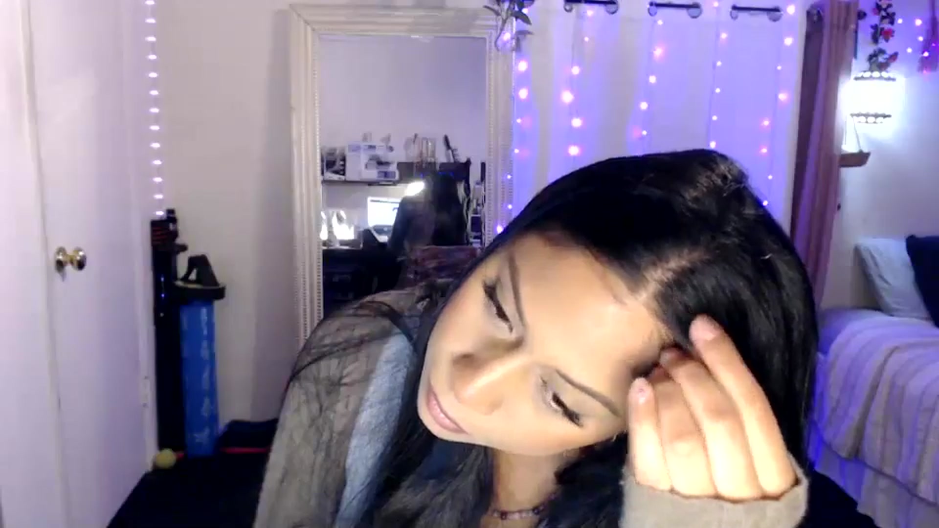 Gallery image thumbnail from SummerRayy's myfreecams stream on, 10/14/2025, 01:06 image 17 of 20