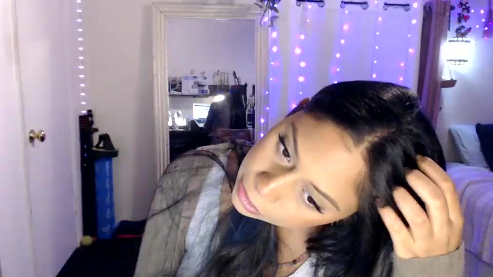 Gallery image thumbnail from SummerRayy's myfreecams stream on, 10/14/2025, 01:06 image 18 of 20