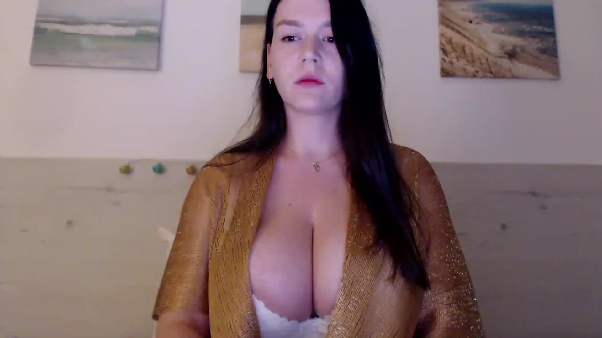 Gallery image thumbnail from Summer_Gold's myfreecams stream on, 05/07/2023, 21:03 image 9 of 20