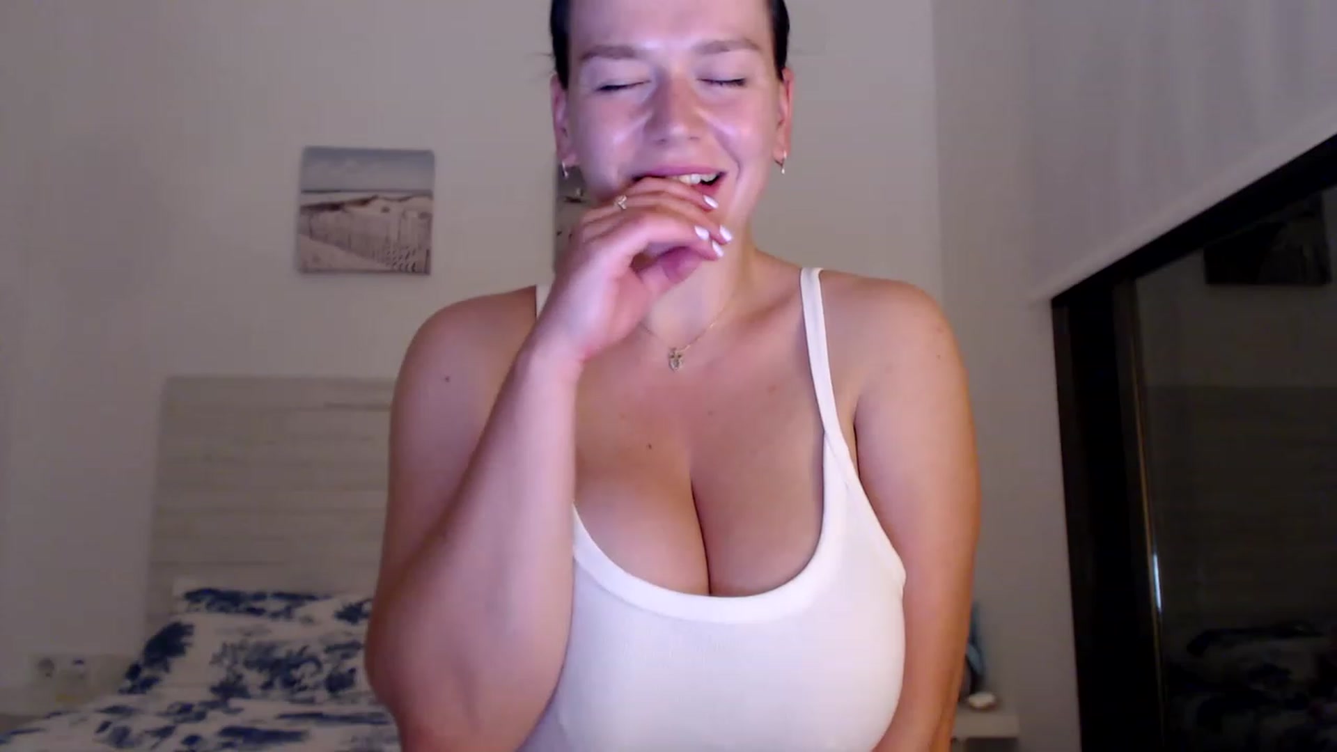 Gallery image thumbnail from Summer_Gold's myfreecams stream on, 06/17/2023, 23:02 image 8 of 20