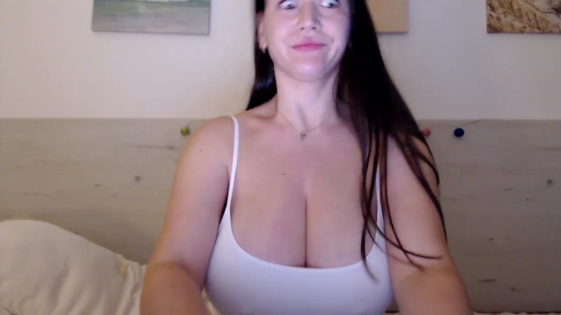 Gallery image thumbnail from Summer_Gold's myfreecams stream on, 01/08/2024, 22:29 image 12 of 20