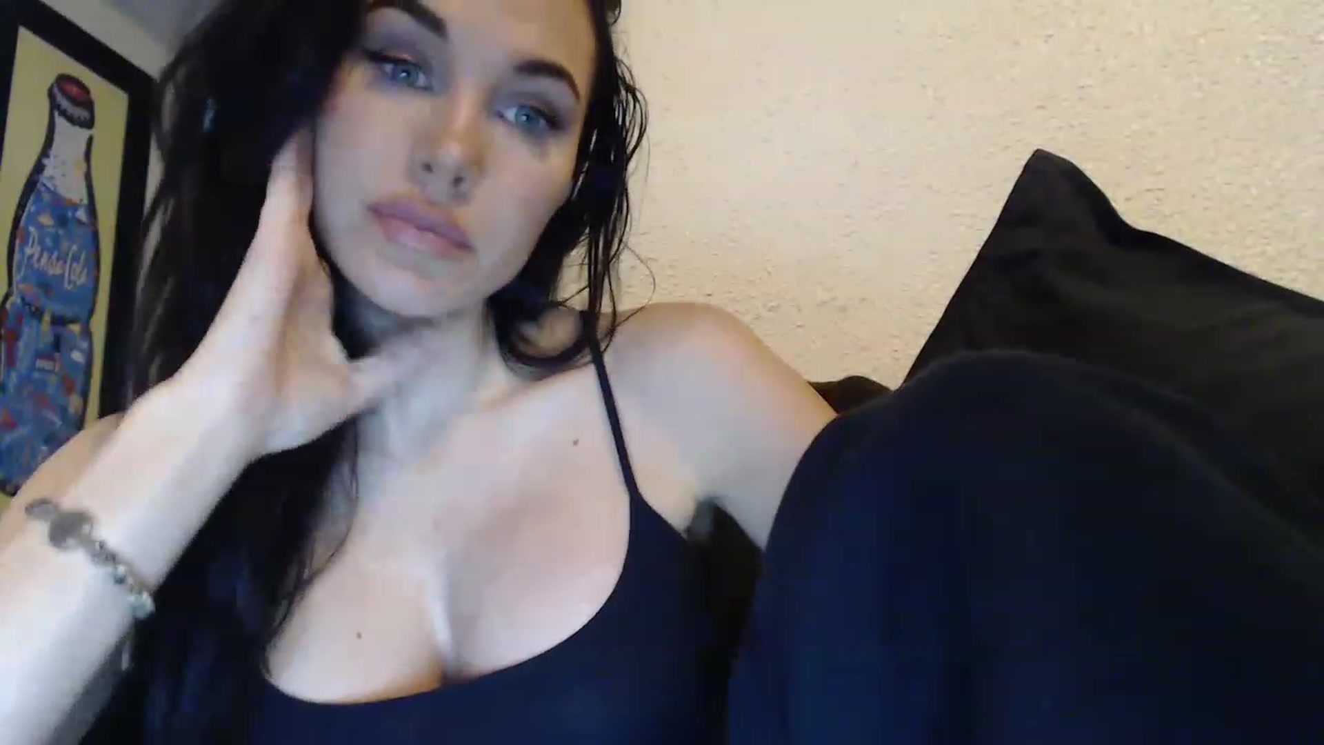 Gallery image thumbnail from Summerr_Rose's myfreecams stream on, 03/13/2023, 20:26 image 17 of 20