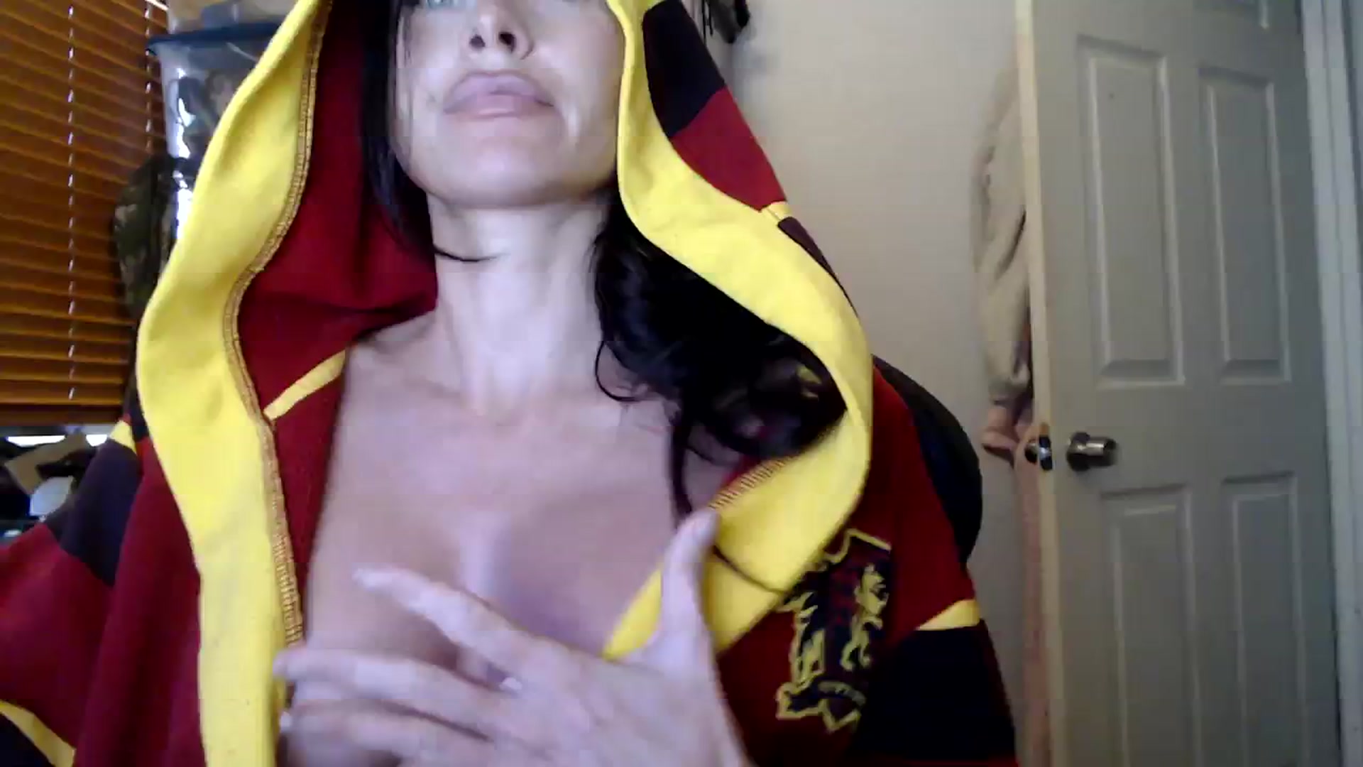 Gallery image thumbnail from Summerr_Rose's myfreecams stream on, 10/31/2023, 18:45 image 1 of 20