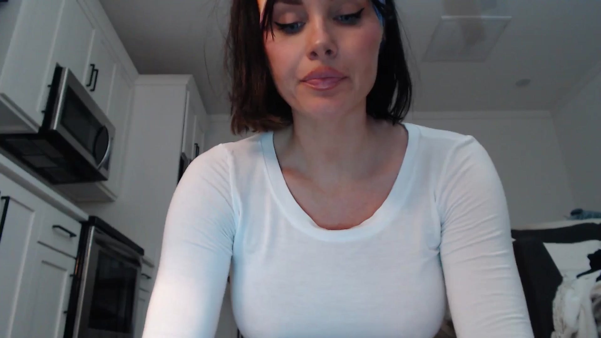 Gallery image thumbnail from Summerr_Rose's myfreecams stream on, 10/10/2024, 04:23 image 10 of 20