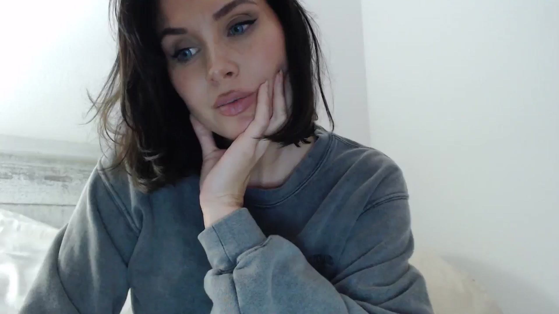 Gallery image thumbnail from Summerr_Rose's myfreecams stream on, 12/17/2024, 01:52 image 9 of 20