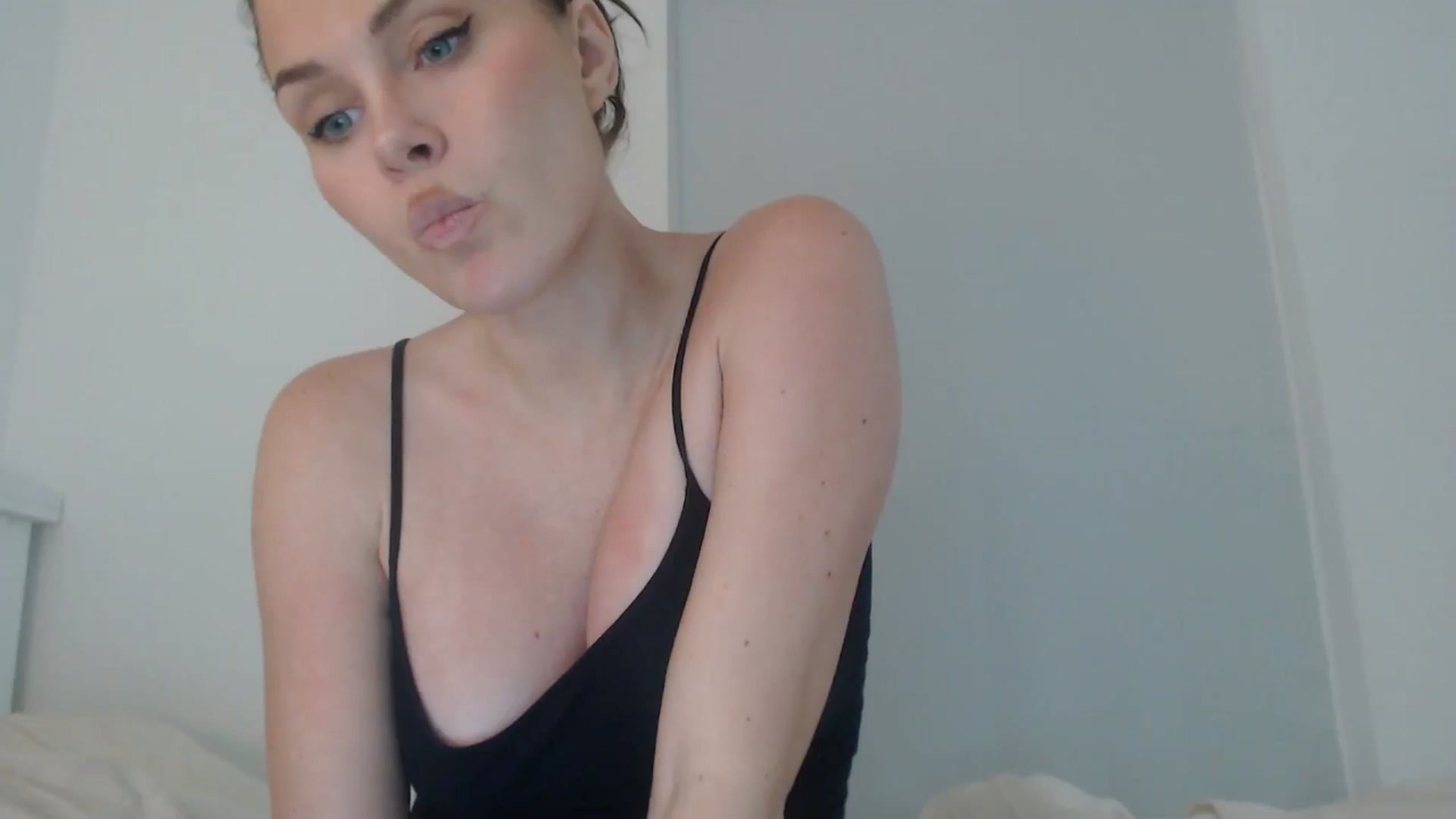 Gallery image thumbnail from Summerr_Rose's myfreecams stream on, 01/16/2025, 24:26 image 19 of 20