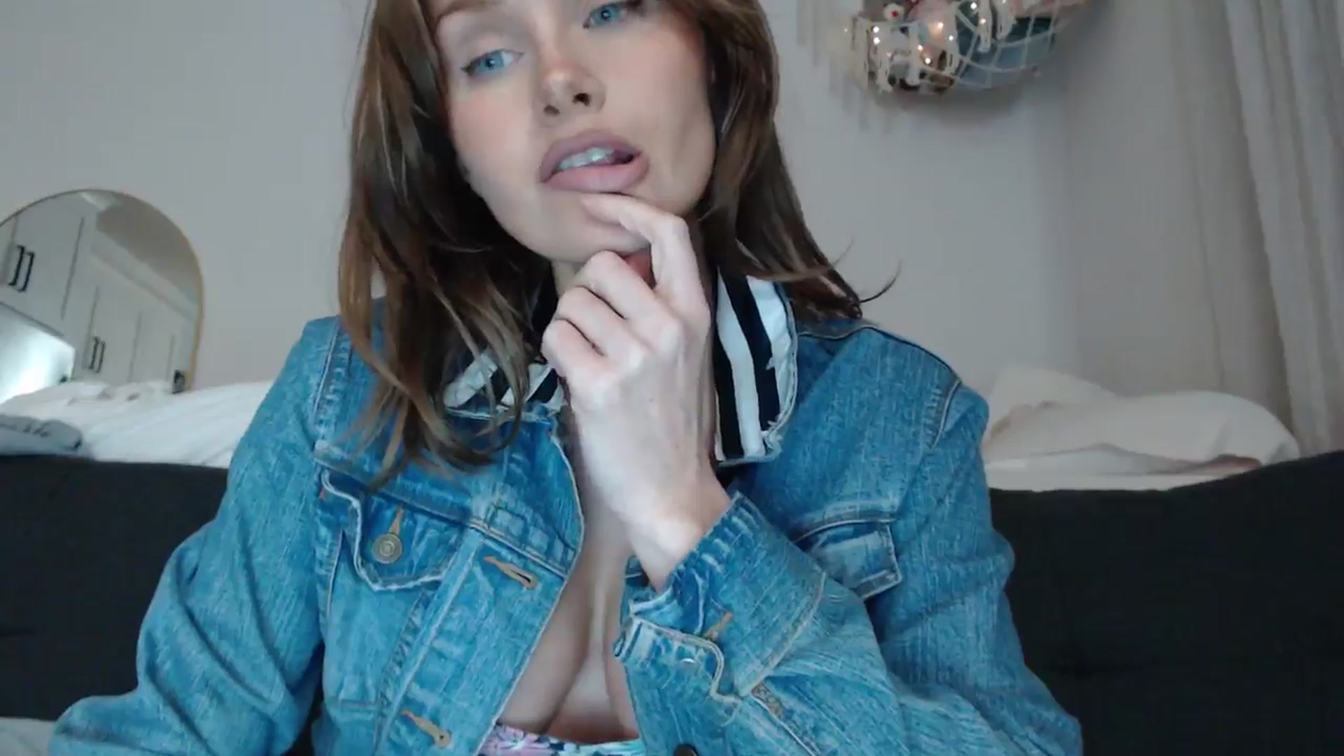Gallery image thumbnail from Summerr_Rose's myfreecams stream on, 12/31/2025, 01:39 image 16 of 20