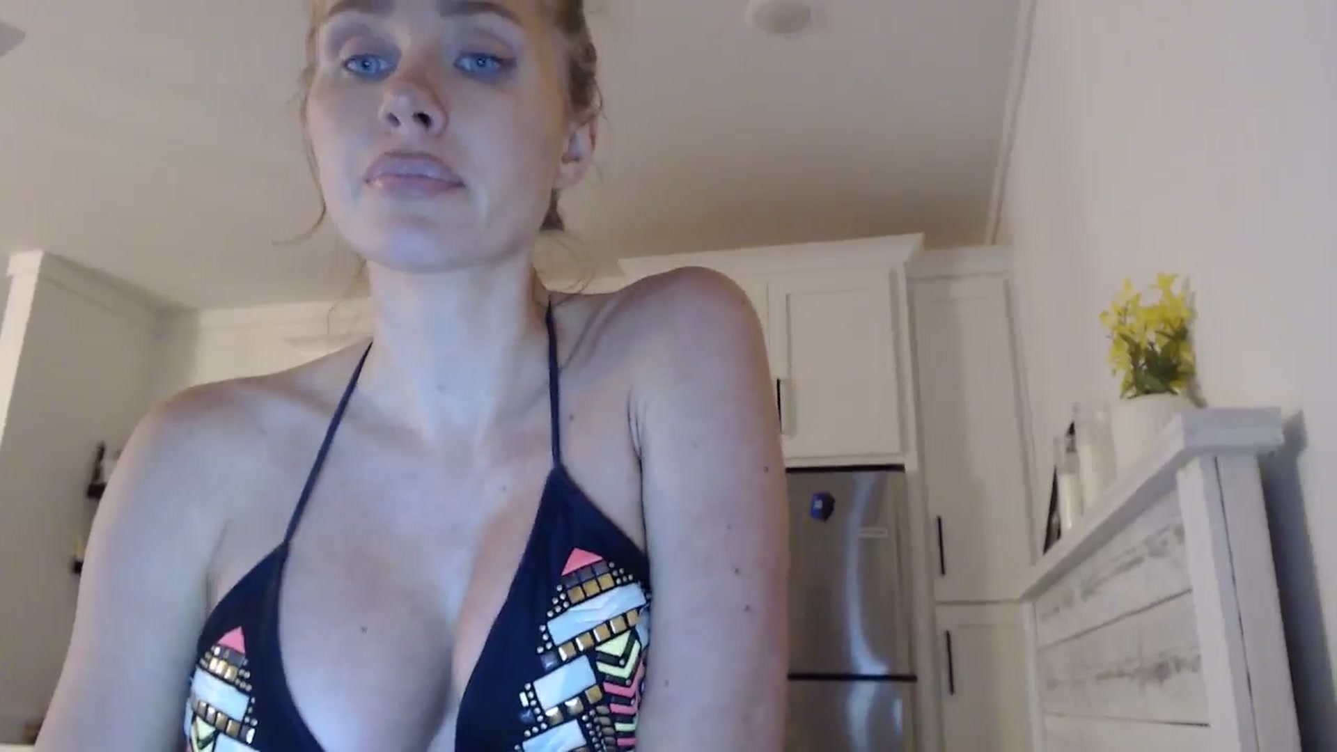 Gallery image thumbnail from Summerr_Rose's myfreecams stream on, 04/11/2026, 05:23 image 12 of 20