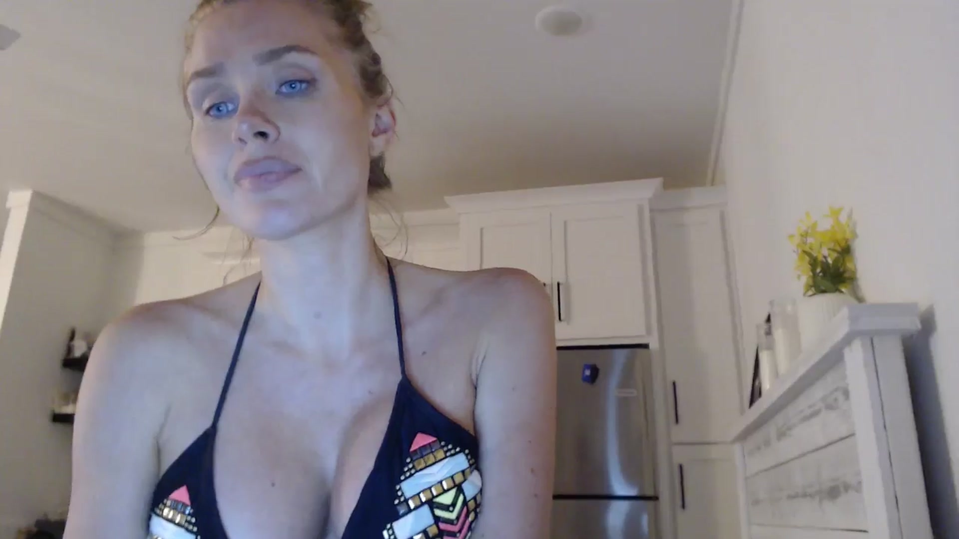 Gallery image thumbnail from Summerr_Rose's myfreecams stream on, 04/11/2026, 05:23 image 14 of 20