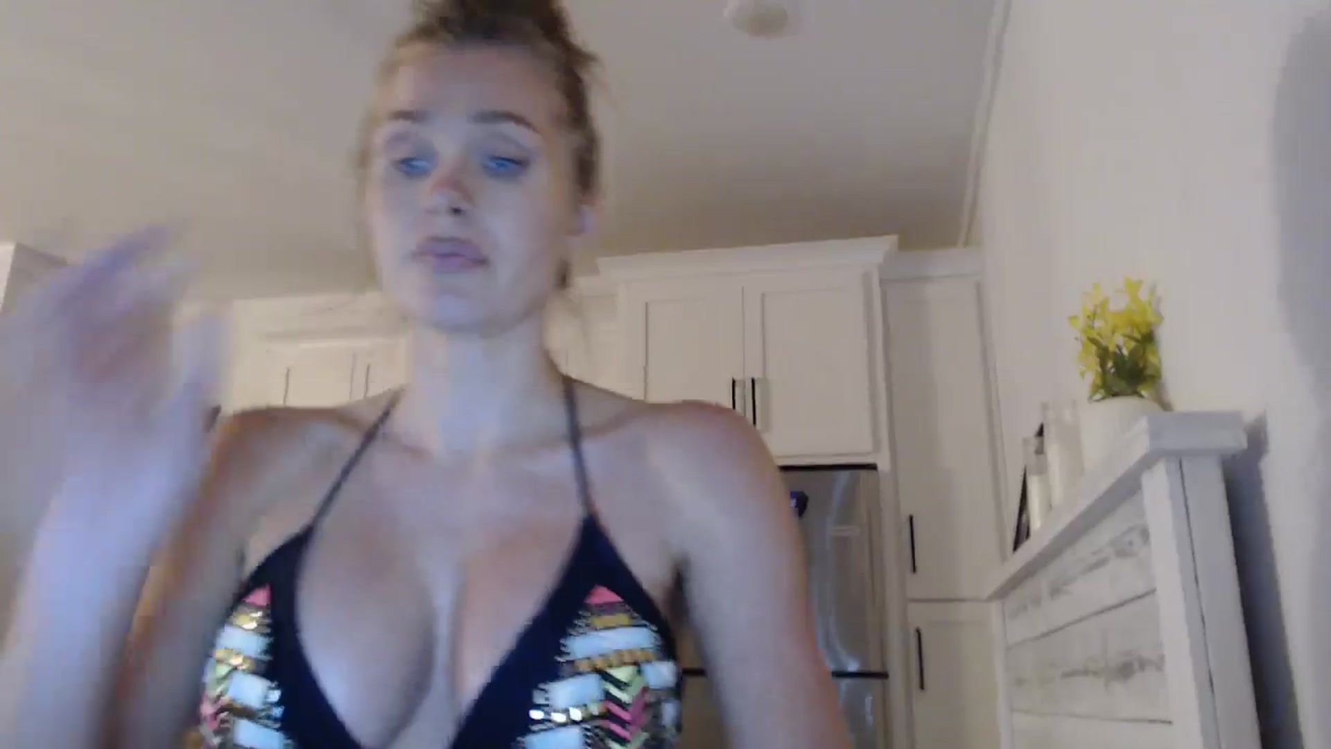 Gallery image thumbnail from Summerr_Rose's myfreecams stream on, 04/11/2026, 05:23 image 9 of 20
