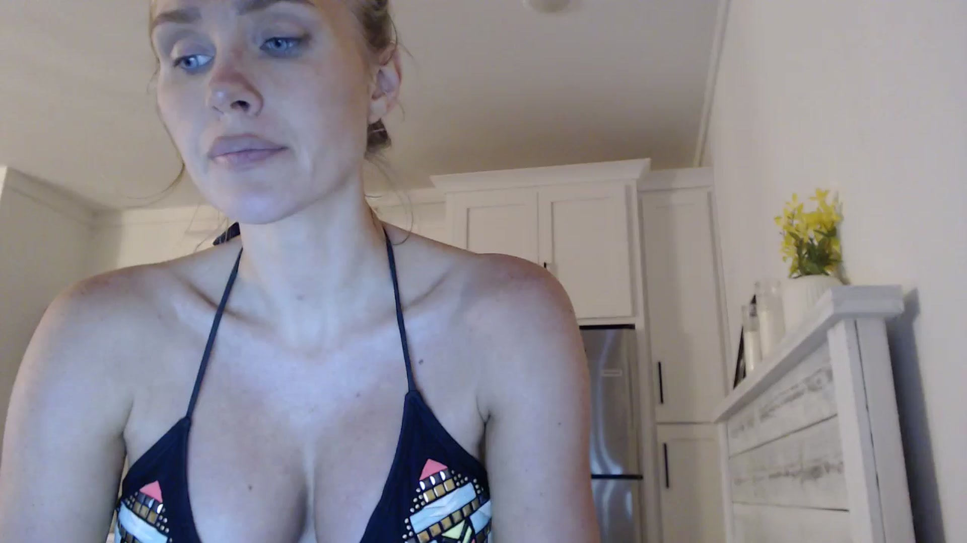 Gallery image thumbnail from Summerr_Rose's myfreecams stream on, 04/11/2026, 05:23 image 1 of 20