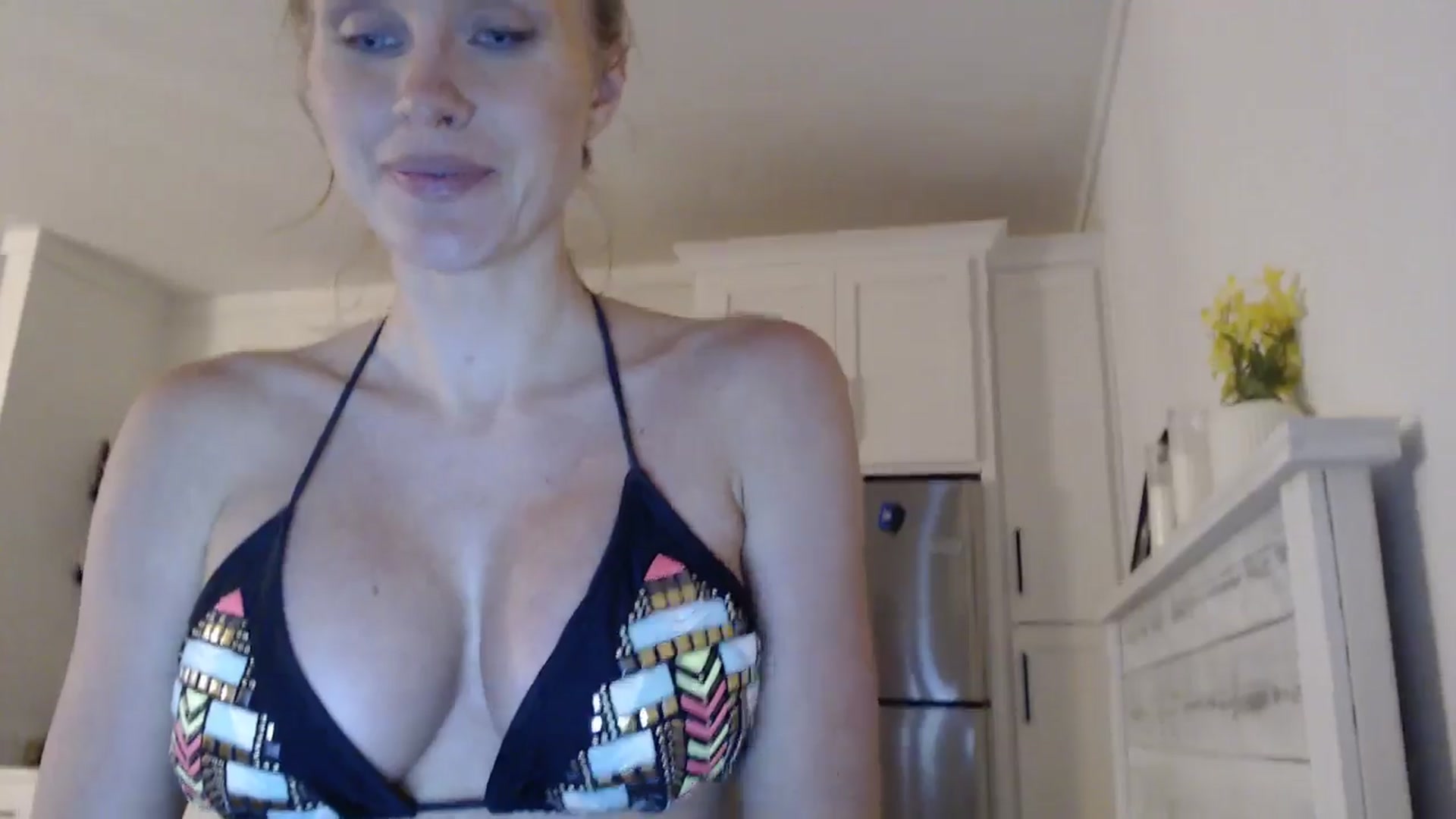 Gallery image thumbnail from Summerr_Rose's myfreecams stream on, 04/11/2026, 05:23 image 13 of 20