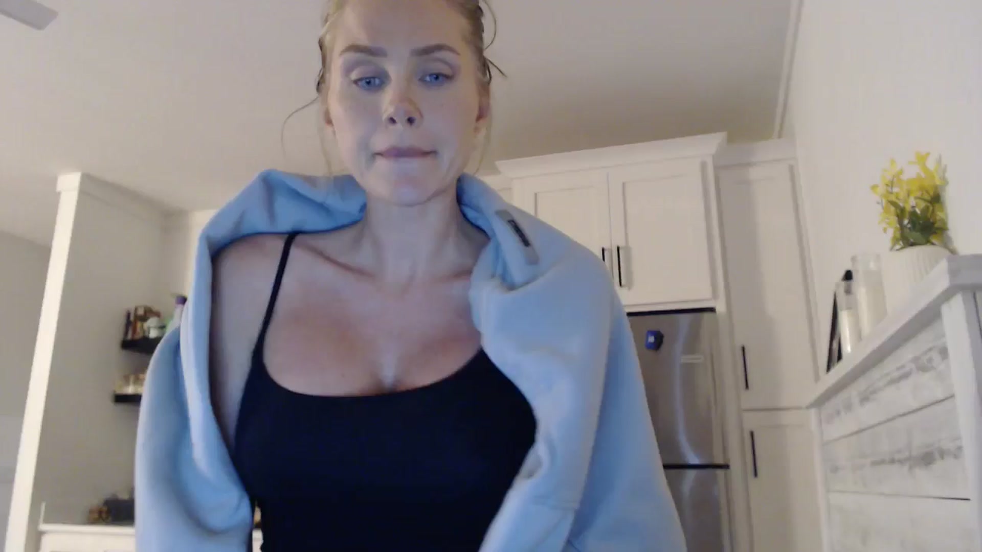 Gallery image thumbnail from Summerr_Rose's myfreecams stream on, 04/14/2026, 02:34 image 3 of 20