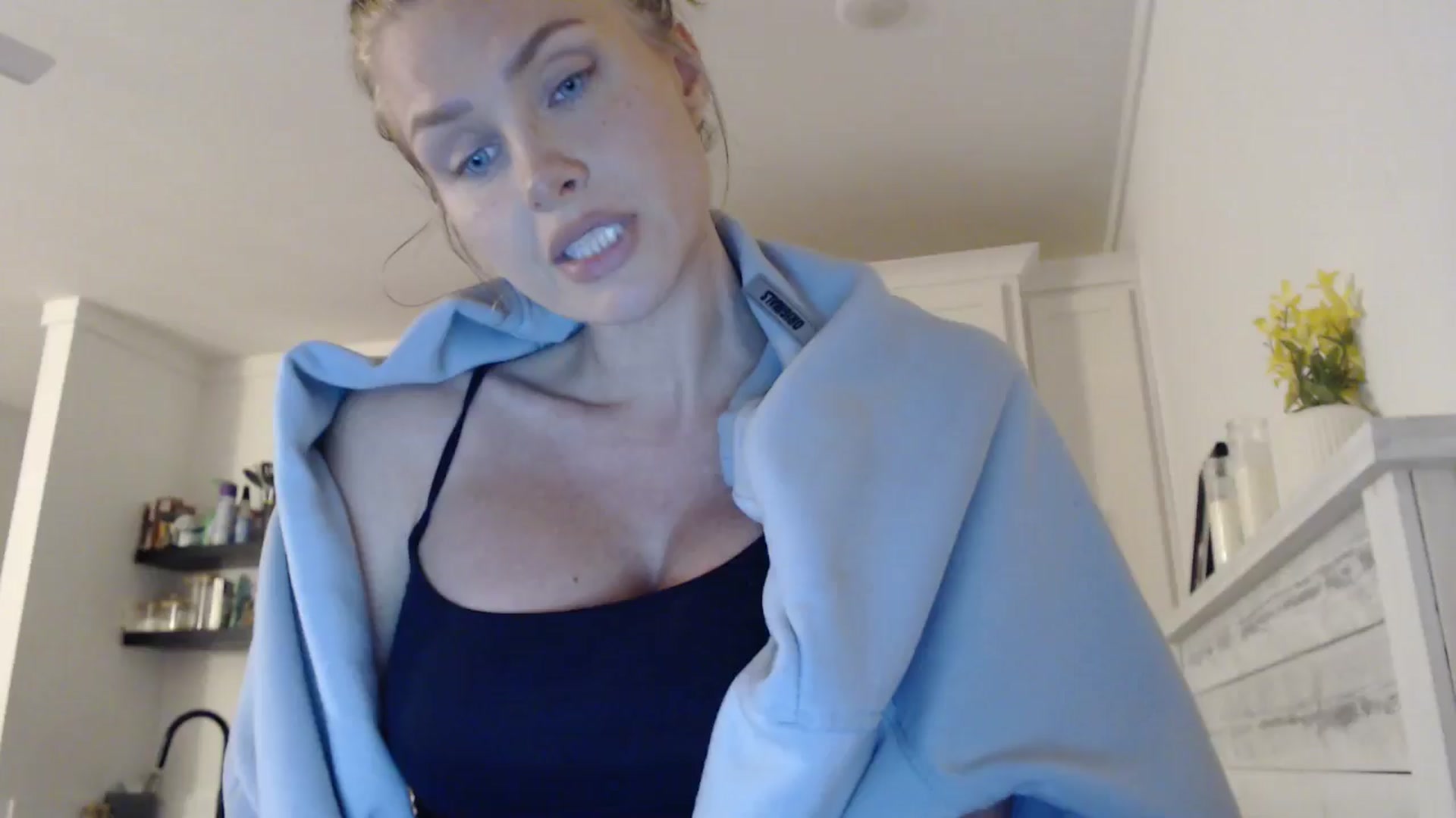 Gallery image thumbnail from Summerr_Rose's myfreecams stream on, 04/14/2026, 02:34 image 1 of 20