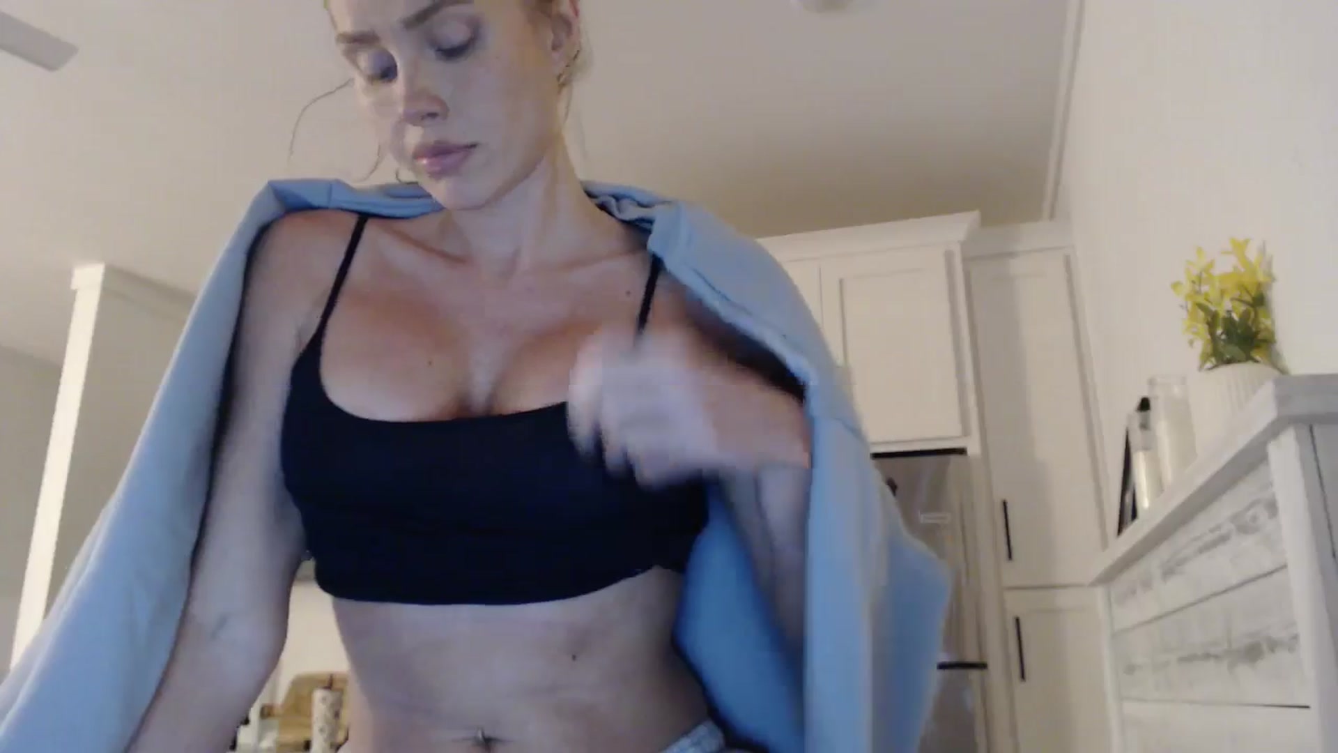 Gallery image thumbnail from Summerr_Rose's myfreecams stream on, 04/14/2026, 02:34 image 4 of 20