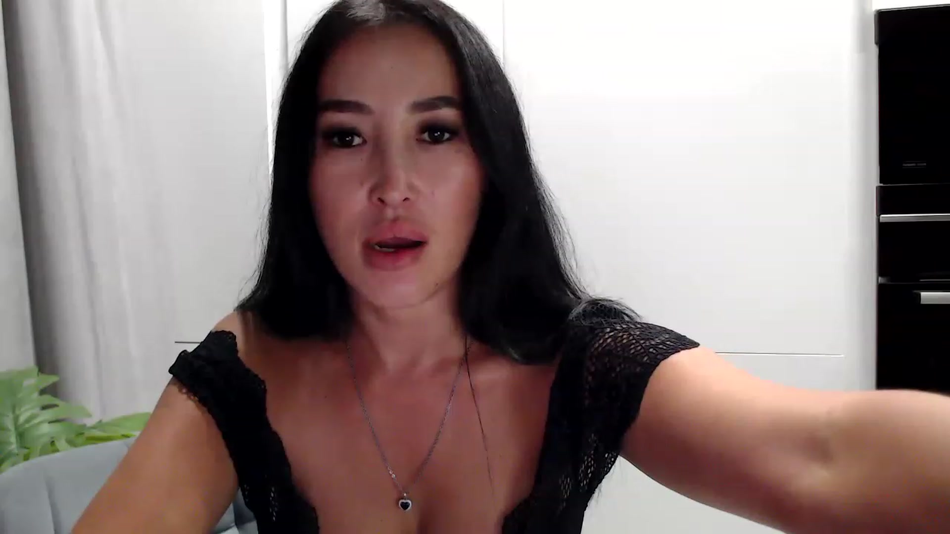 Gallery image thumbnail from Summerrlove's myfreecams stream on, 08/12/2023, 19:40 image 18 of 20