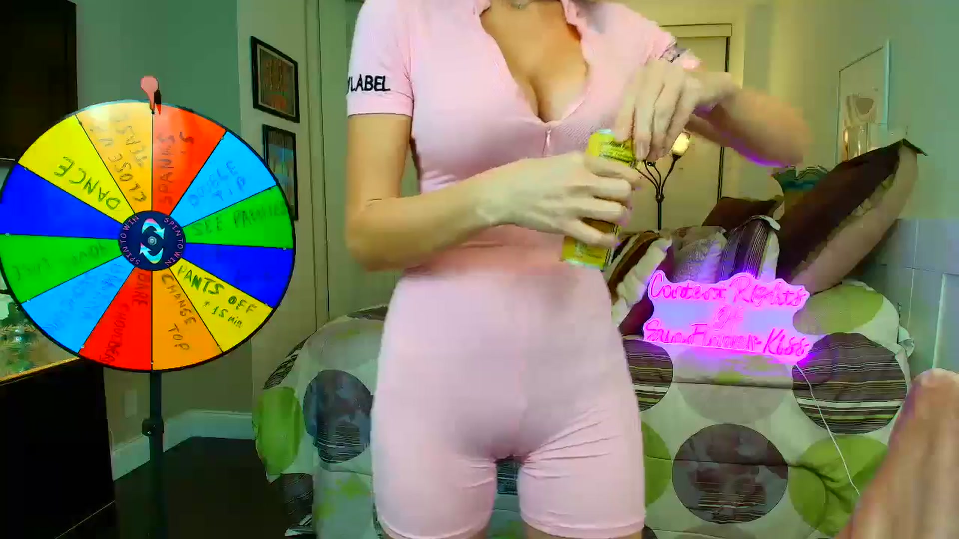 Gallery image thumbnail from SunFlowerKiss's myfreecams stream on, 11/29/2025, 04:45 image 11 of 20
