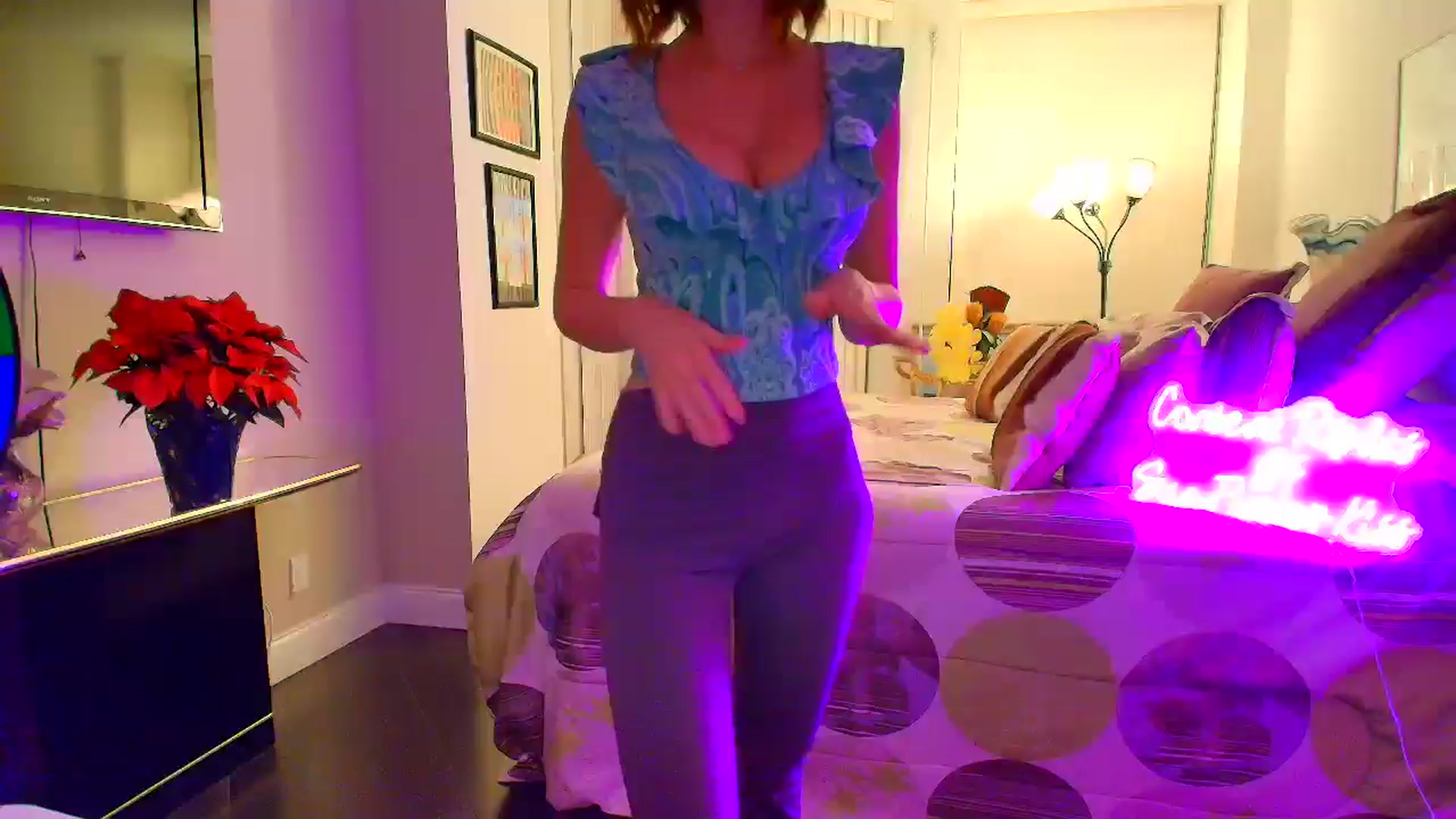 Gallery image thumbnail from SunFlowerKiss's myfreecams stream on, 12/03/2025, 04:58 image 3 of 20