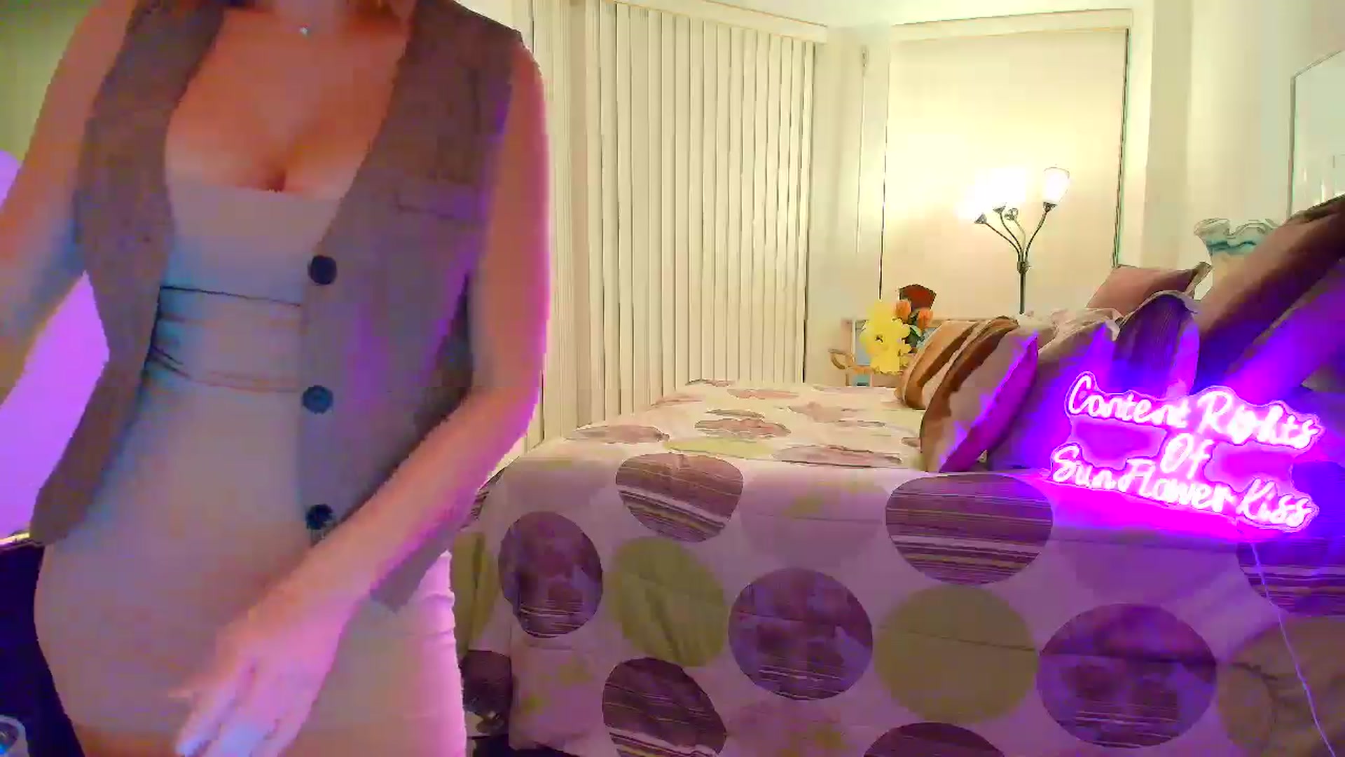 Gallery image thumbnail from SunFlowerKiss's myfreecams stream on, 12/03/2025, 04:58 image 13 of 20