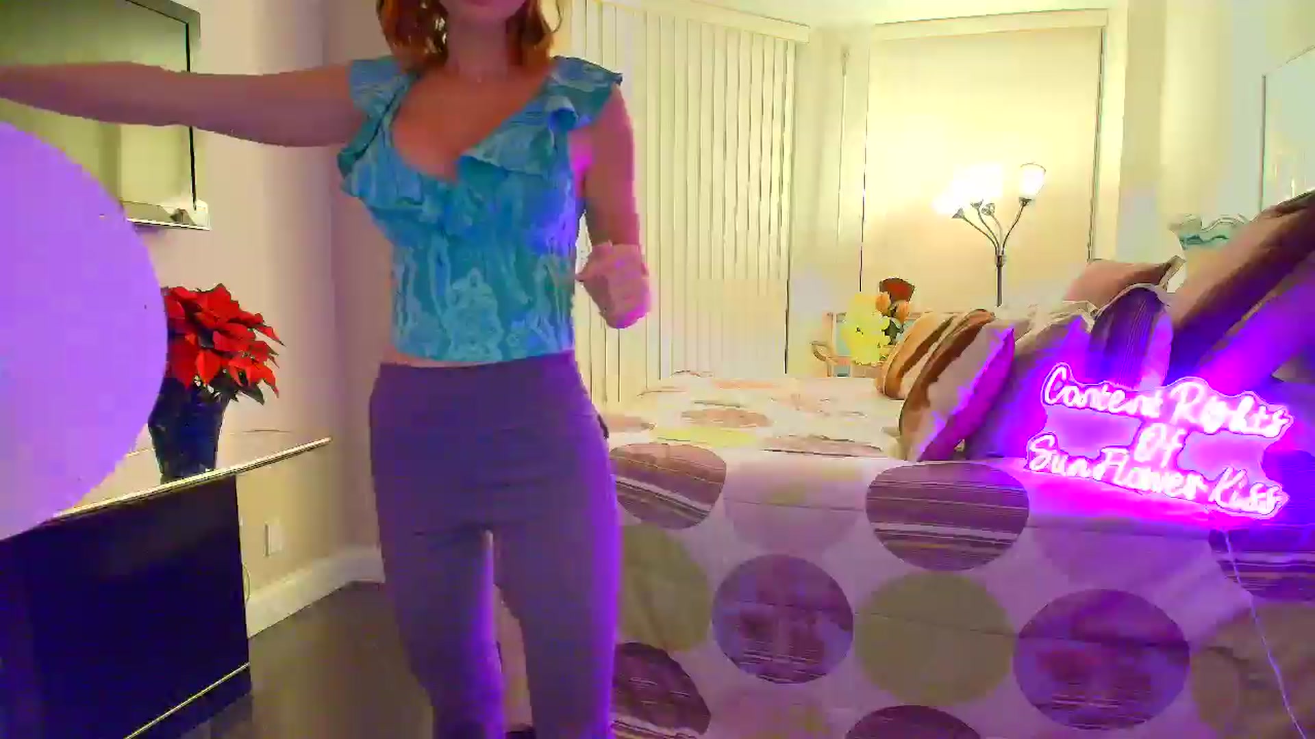 Gallery image thumbnail from SunFlowerKiss's myfreecams stream on, 12/03/2025, 04:58 image 10 of 20