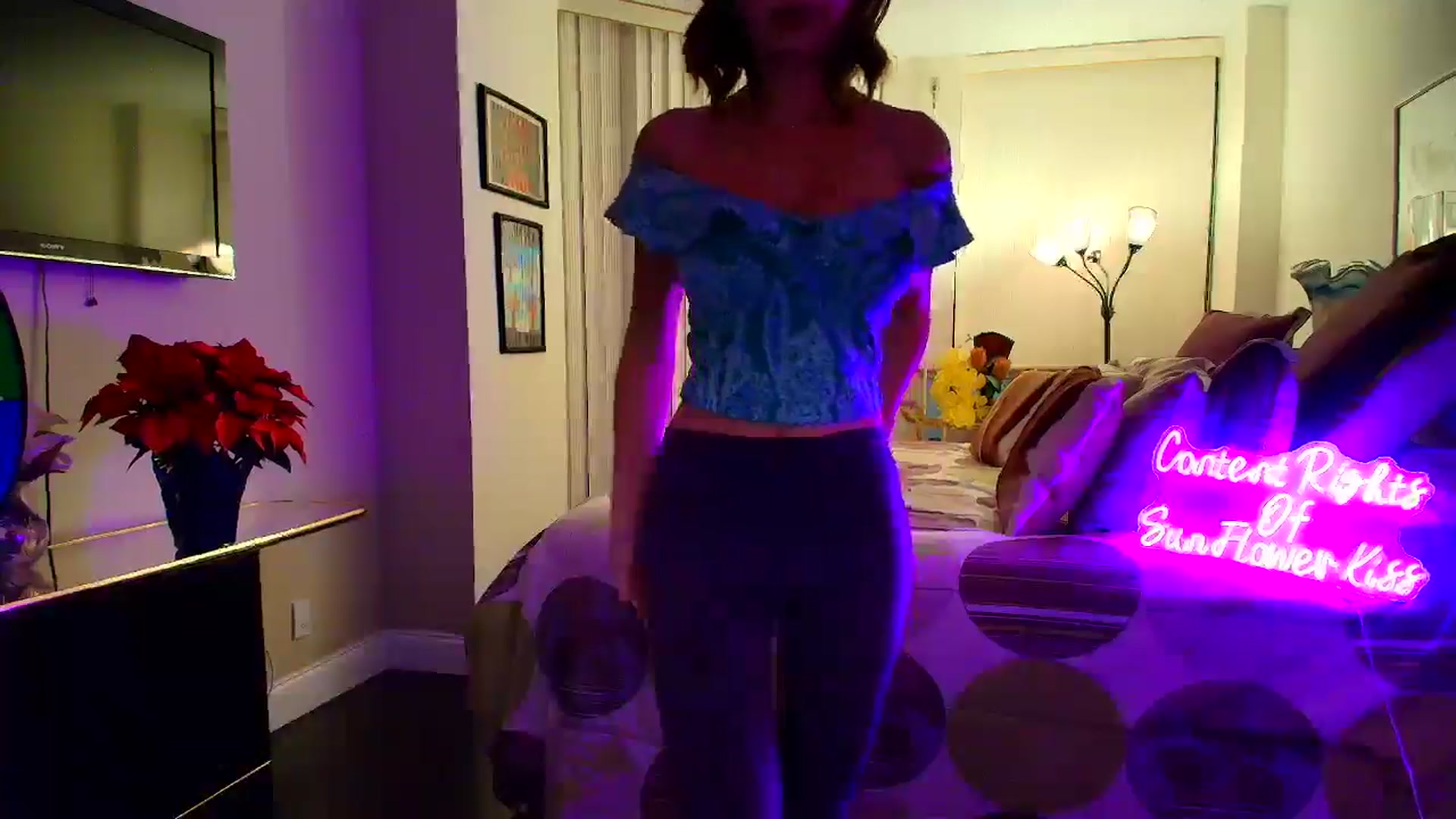 Gallery image thumbnail from SunFlowerKiss's myfreecams stream on, 12/03/2025, 04:58 image 2 of 20
