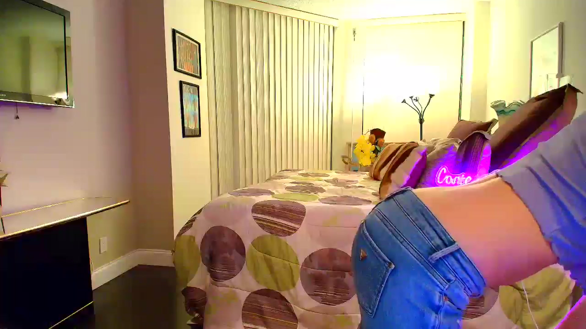 Gallery image thumbnail from SunFlowerKiss's myfreecams stream on, 12/06/2025, 04:42 image 10 of 20