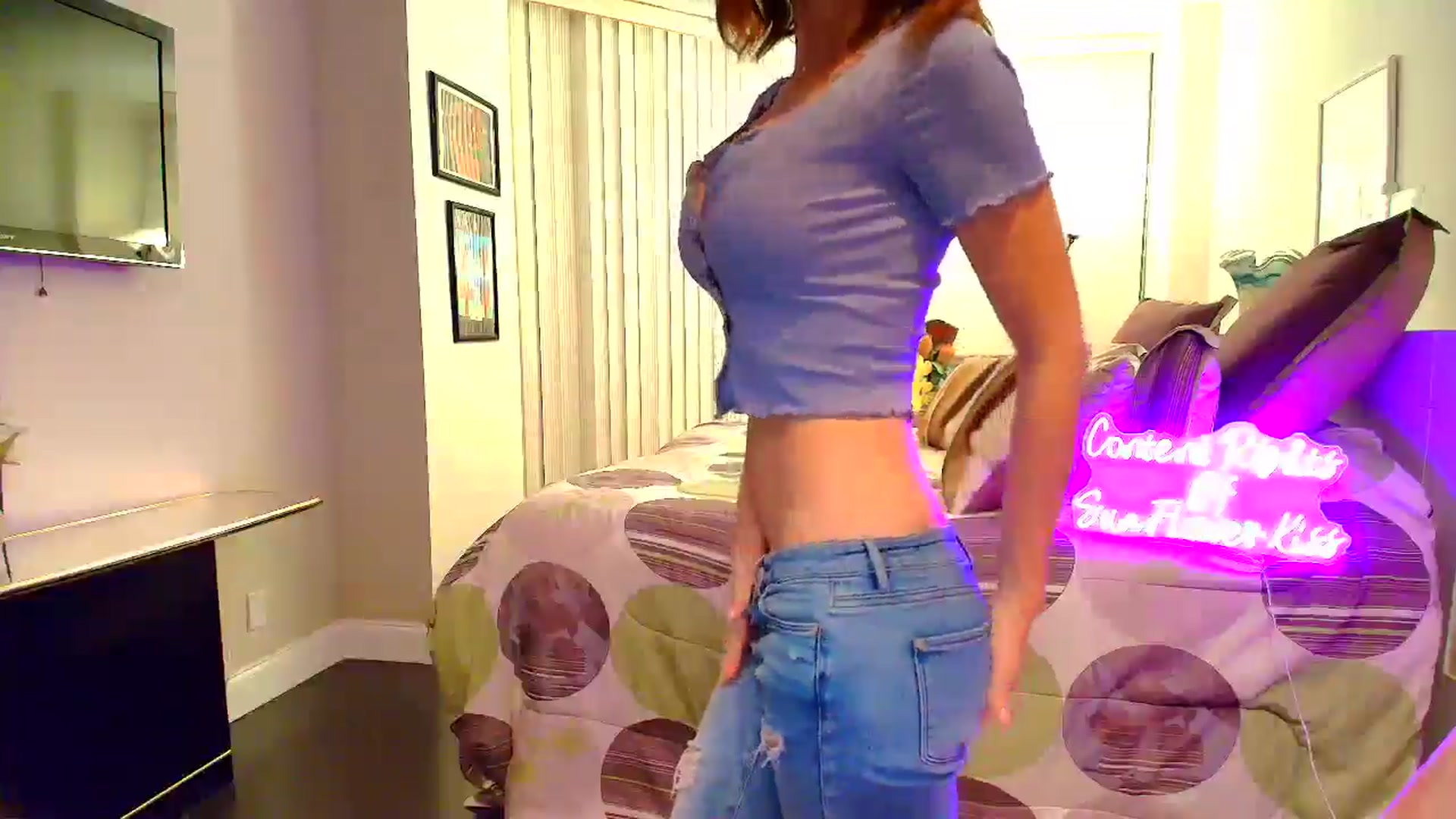 Gallery image thumbnail from SunFlowerKiss's myfreecams stream on, 12/06/2025, 04:42 image 7 of 20