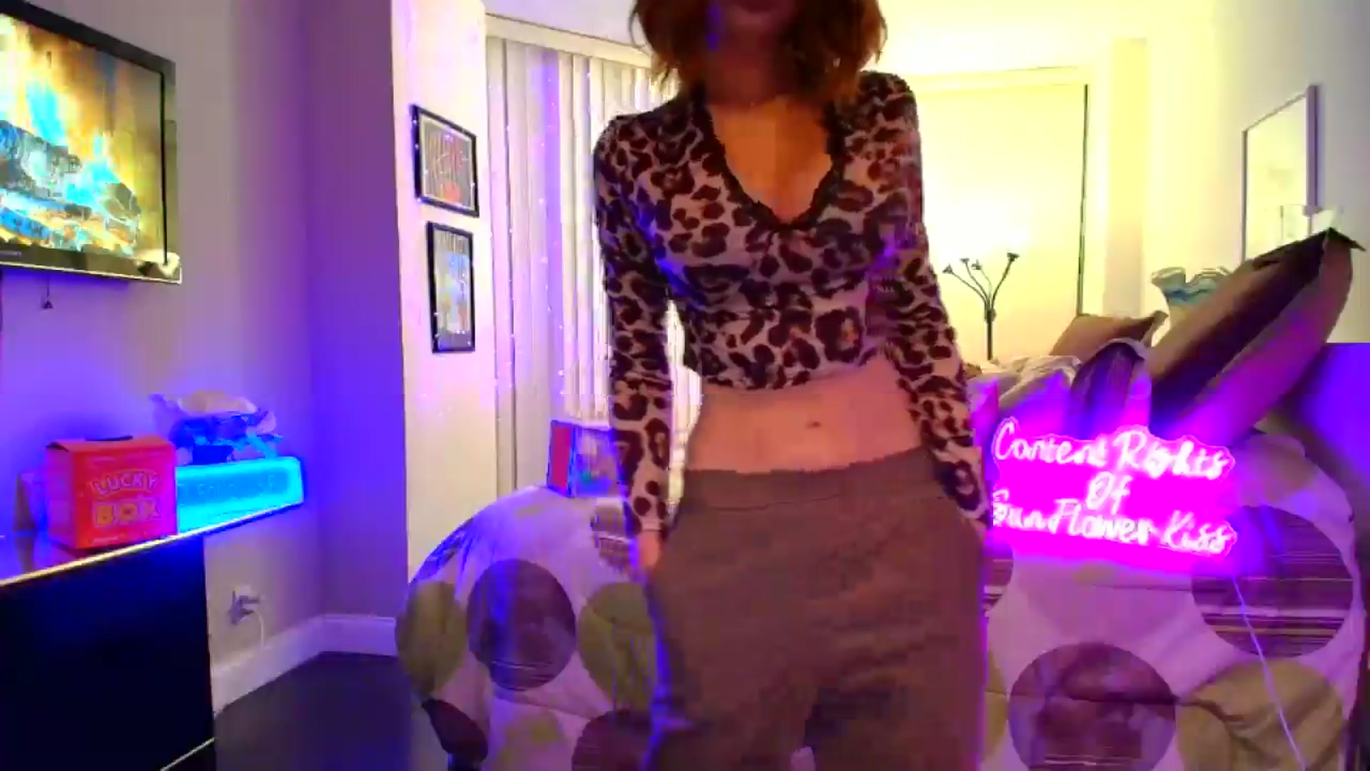 Gallery image thumbnail from SunFlowerKiss's myfreecams stream on, 12/09/2025, 02:42 image 10 of 20