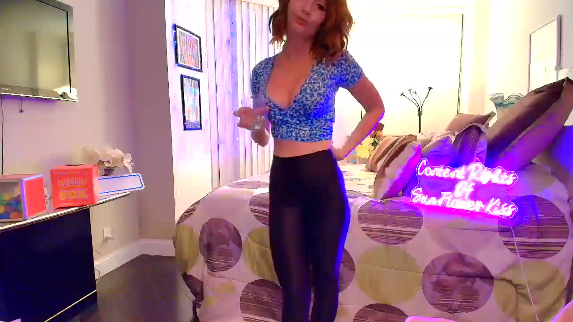 Gallery image thumbnail from SunFlowerKiss's myfreecams stream on, 12/10/2025, 05:43 image 11 of 20