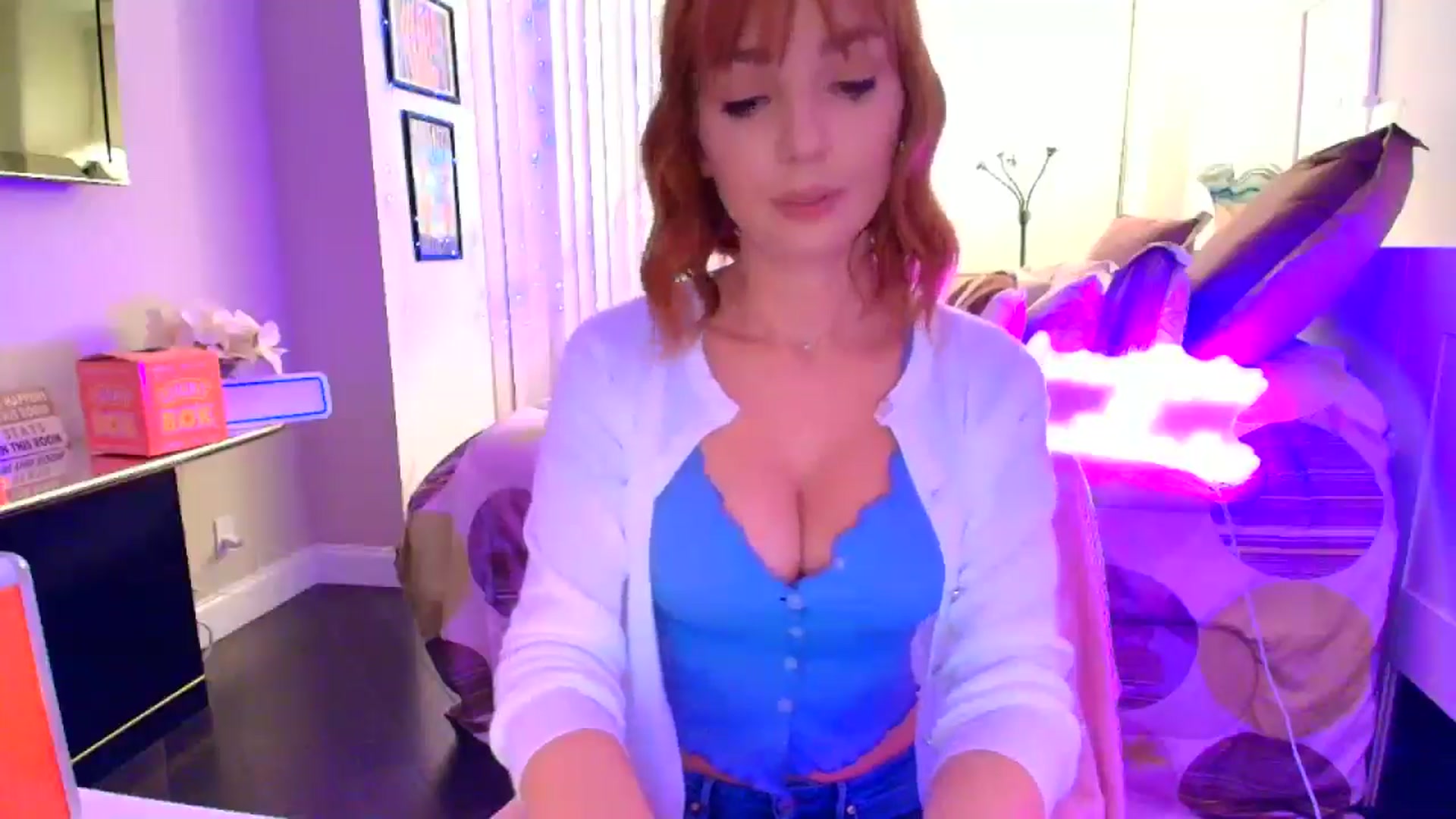 Gallery image thumbnail from SunFlowerKiss's myfreecams stream on, 12/12/2025, 01:11 image 7 of 20