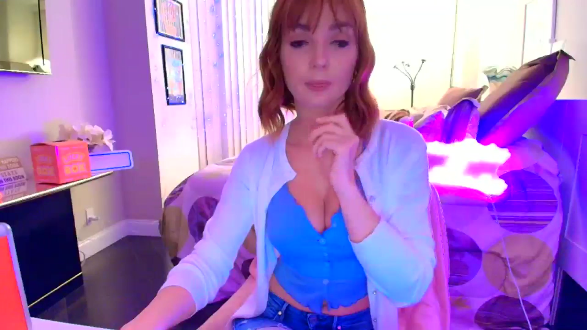 Gallery image thumbnail from SunFlowerKiss's myfreecams stream on, 12/12/2025, 01:11 image 18 of 20